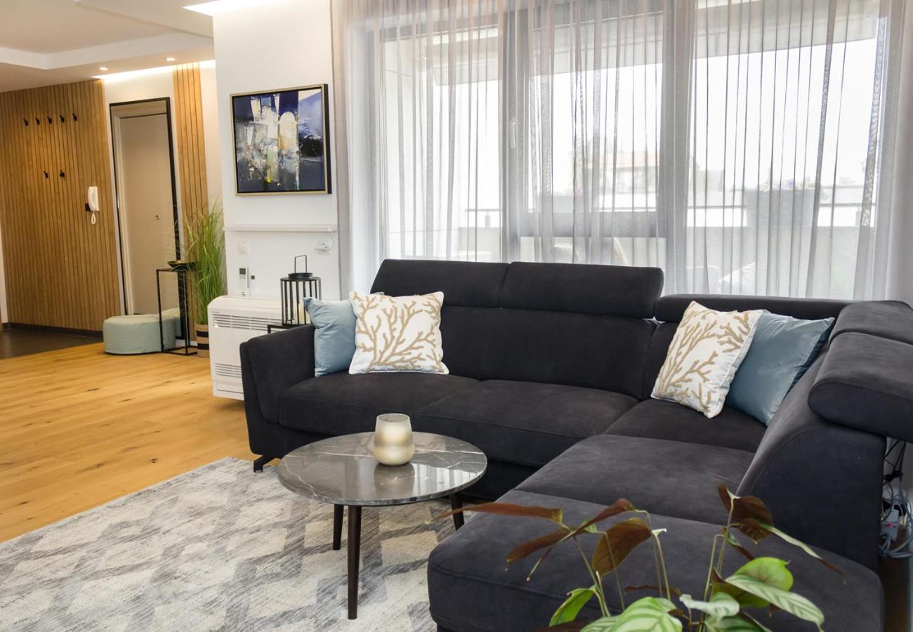Sea&City Deluxe Apartment - Top Center Varna by Flat Mаnager