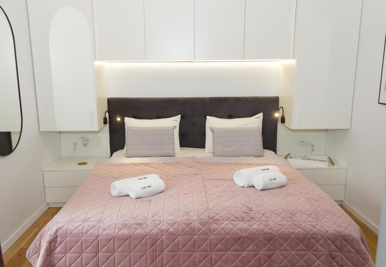 Sea&City Deluxe Apartment - Top Center Varna by Flat Mаnager