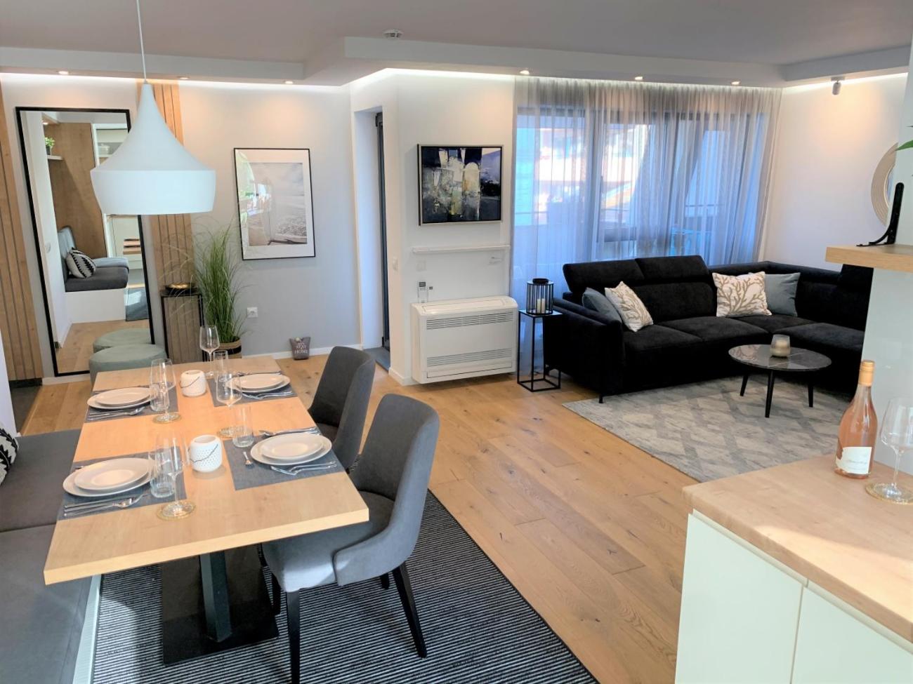 Sea&City Deluxe Apartment - Top Center Varna by Flat Mаnager