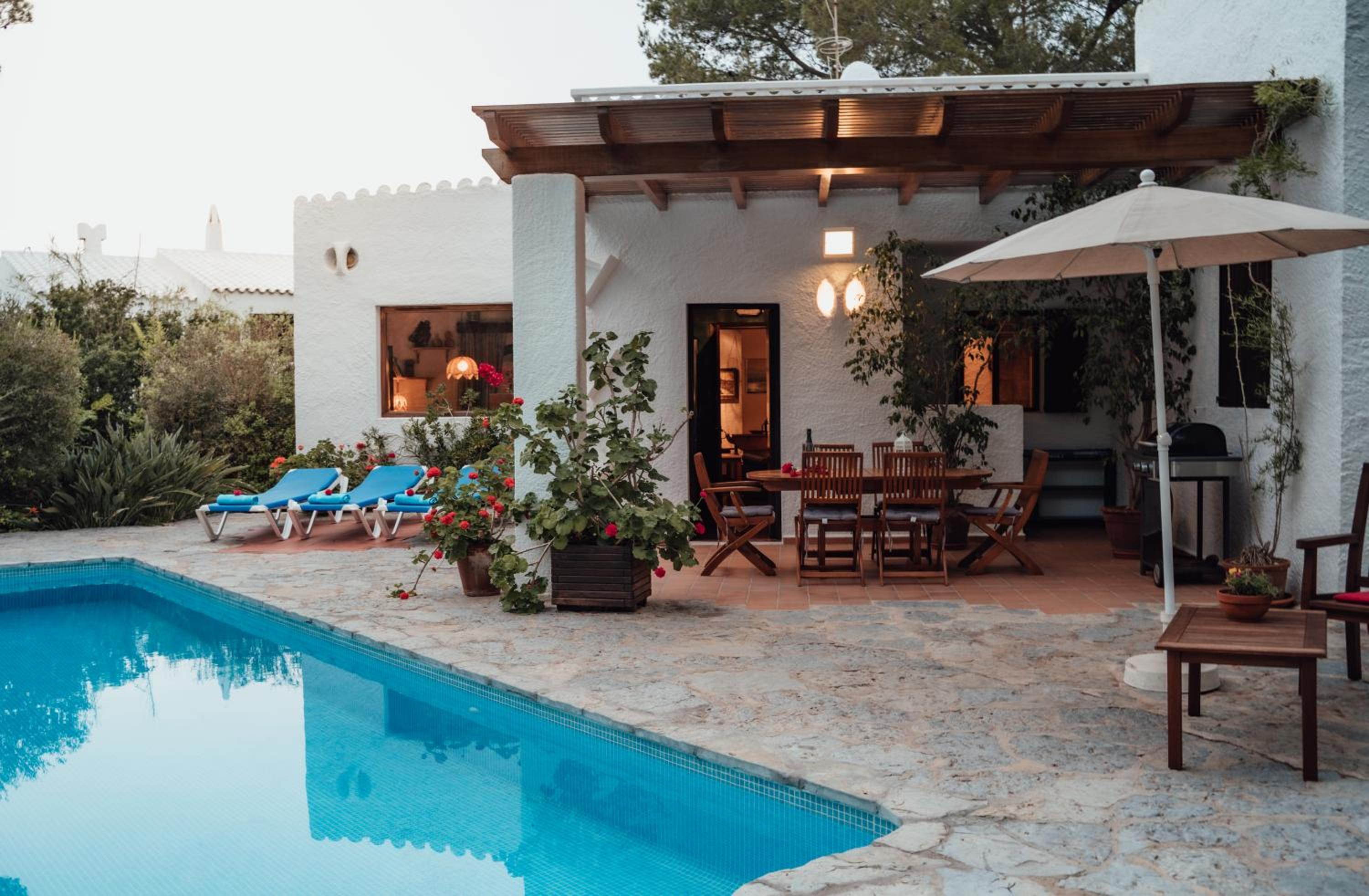 Villa en Cala Morell con piscina privada en el bosque view 5