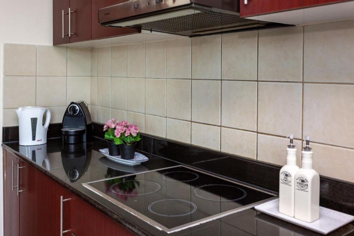 HiGuests - Modern Apt in Dubai Marina With Pool and Gym