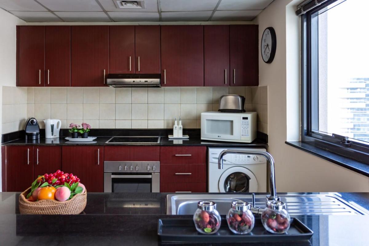 HiGuests - Modern Apt in Dubai Marina With Pool and Gym
