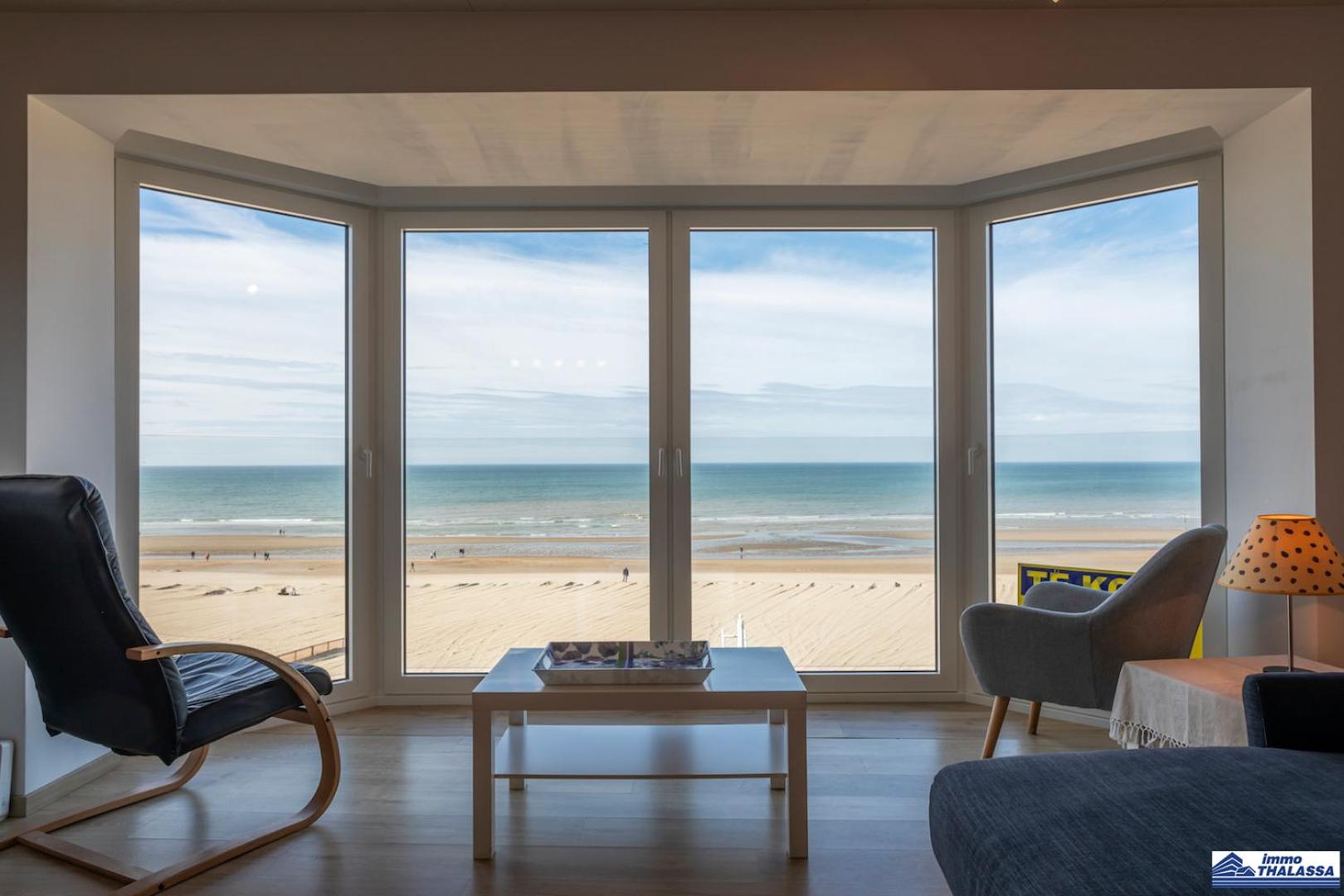 Valentino 0401 - 2 bedrooms 6p - stunning sea view - centrally located