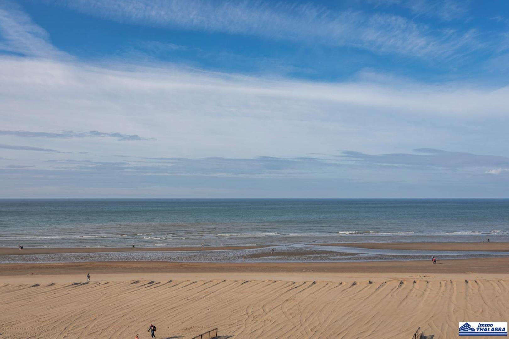 Valentino 0401 - 2 bedrooms 6p - stunning sea view - centrally located