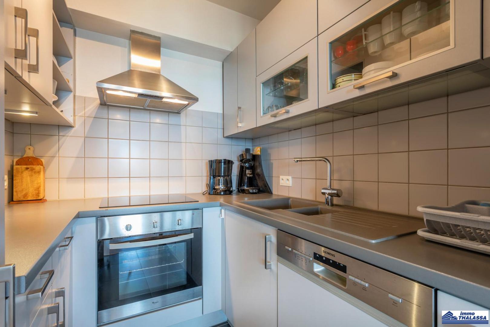 Valentino 0401 - 2 bedrooms 6p - stunning sea view - centrally located