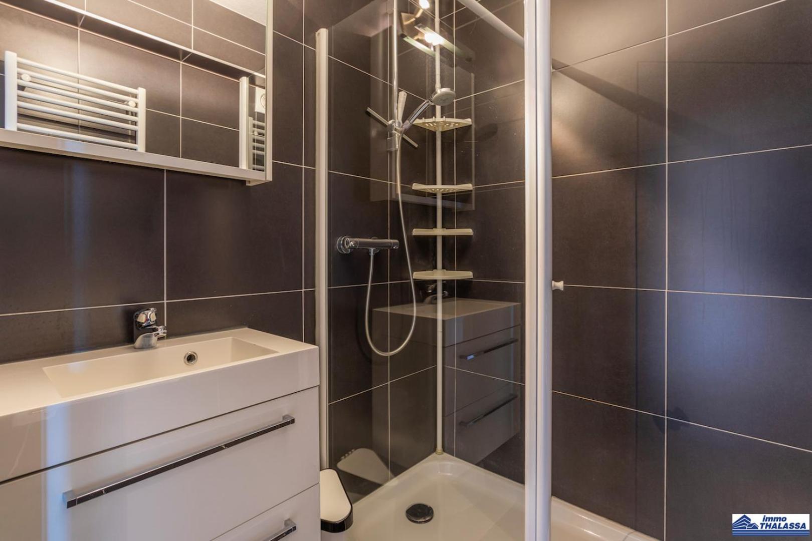 Valentino 0401 - 2 bedrooms 6p - stunning sea view - centrally located