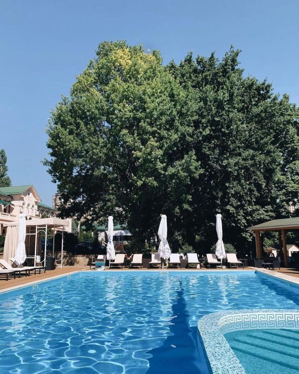 swimming pool