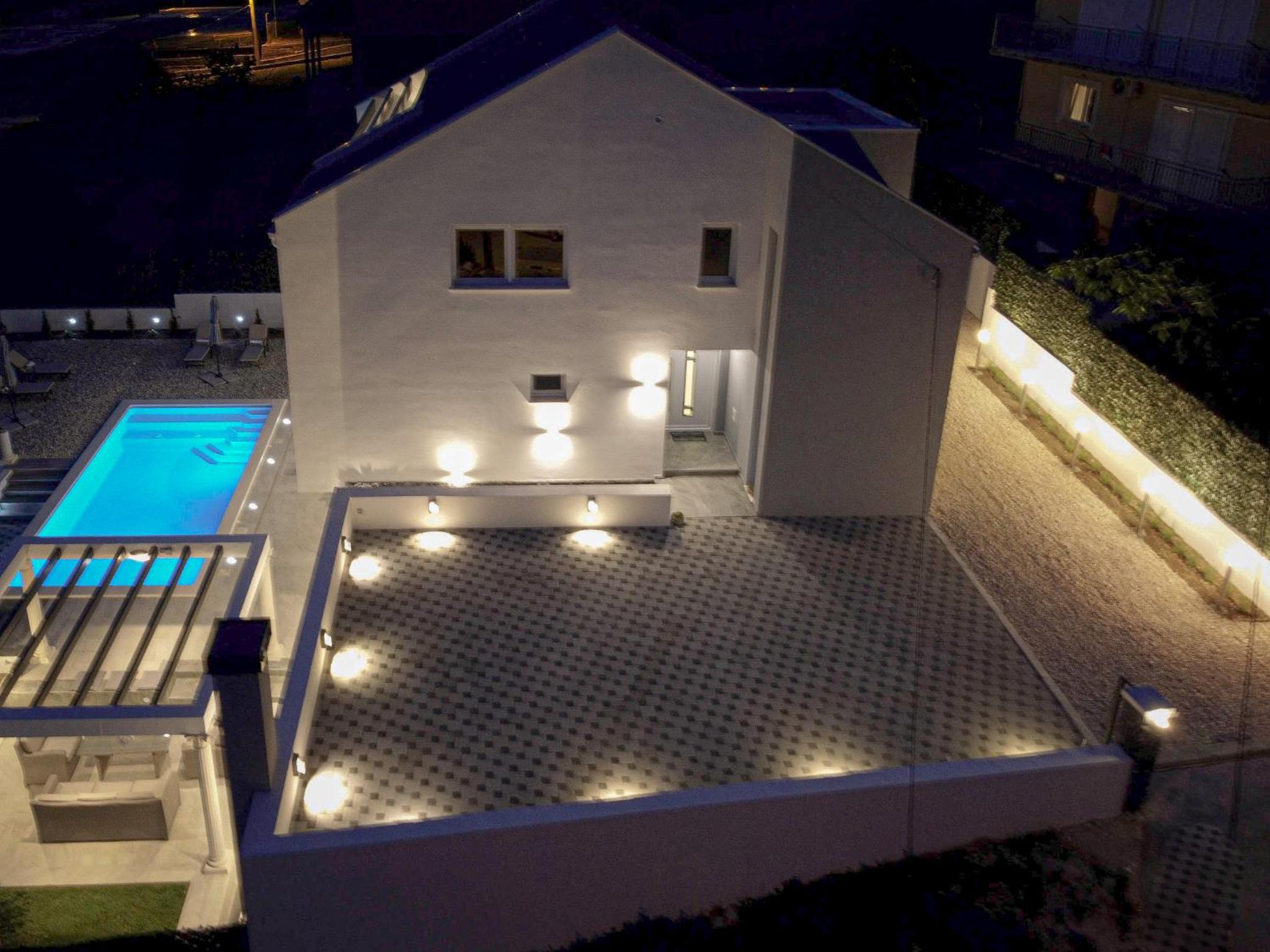 Villa Angelus with heated pool view 4