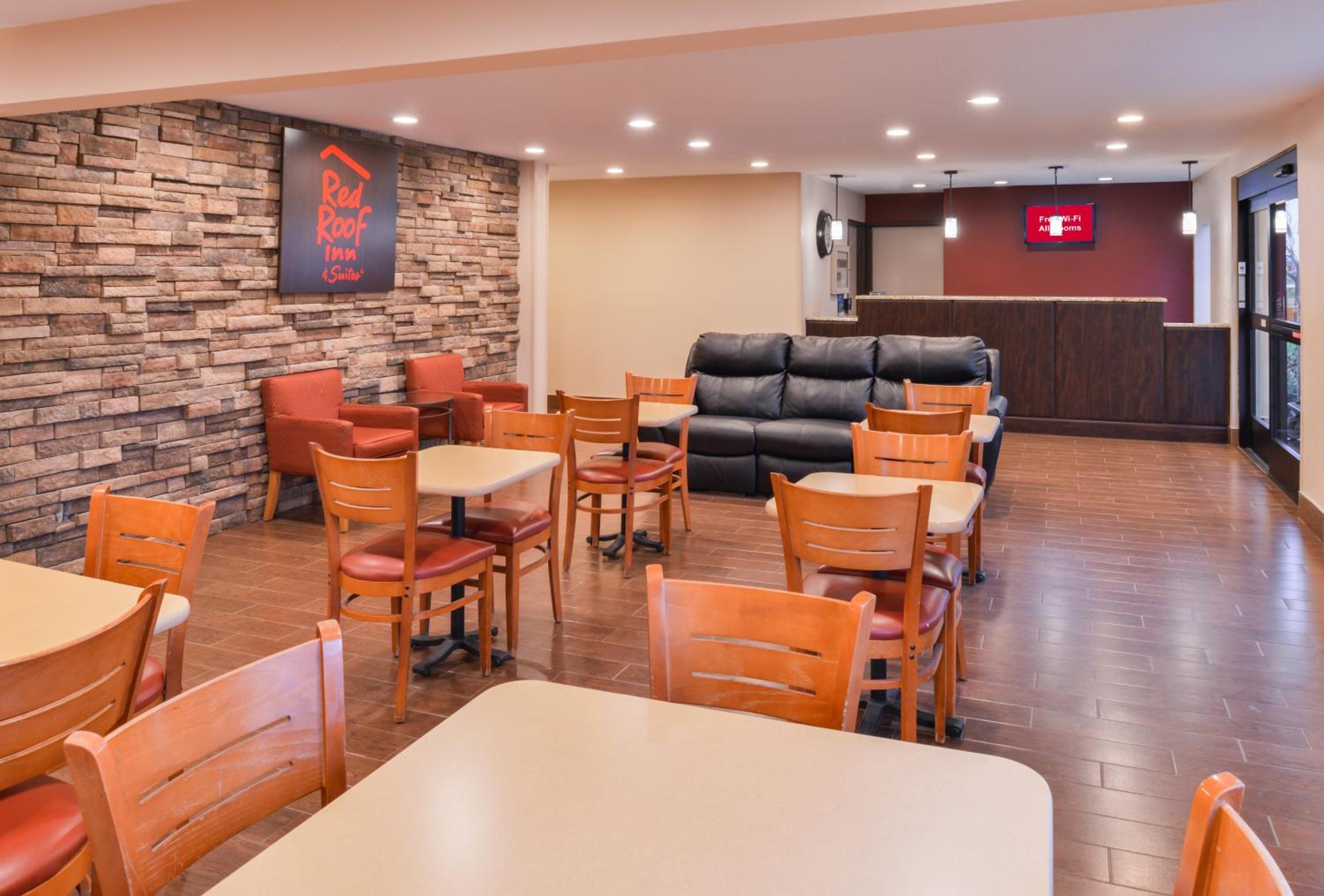 Danville Vacations - Red Roof Inn  Suites Danville, IL - Property Image 20