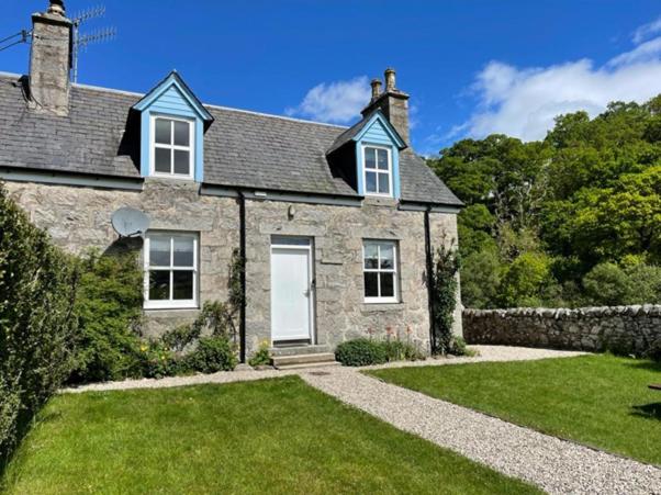 Burnside & Jocks Cottage on the Blarich Estate view 5