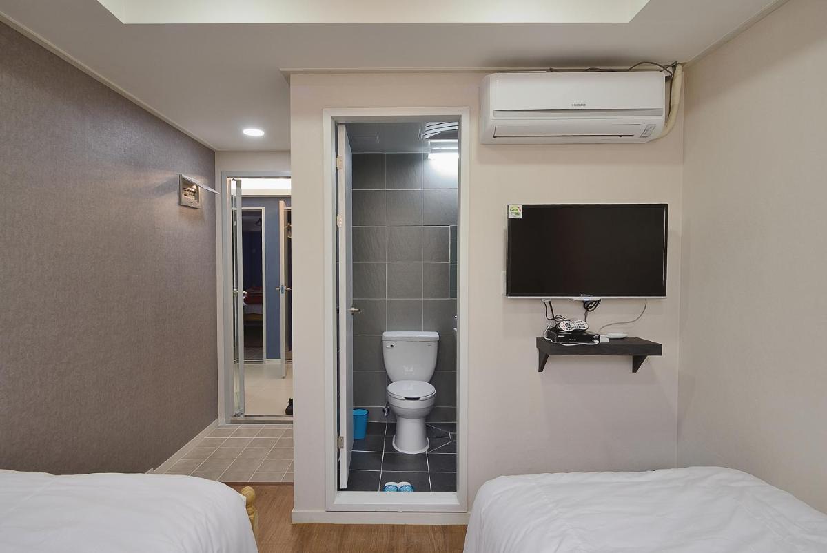 Red Guesthouse