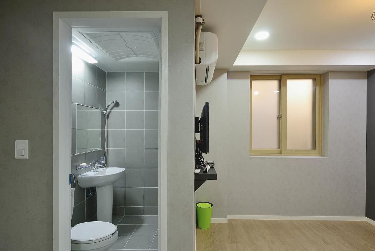 Red Guesthouse