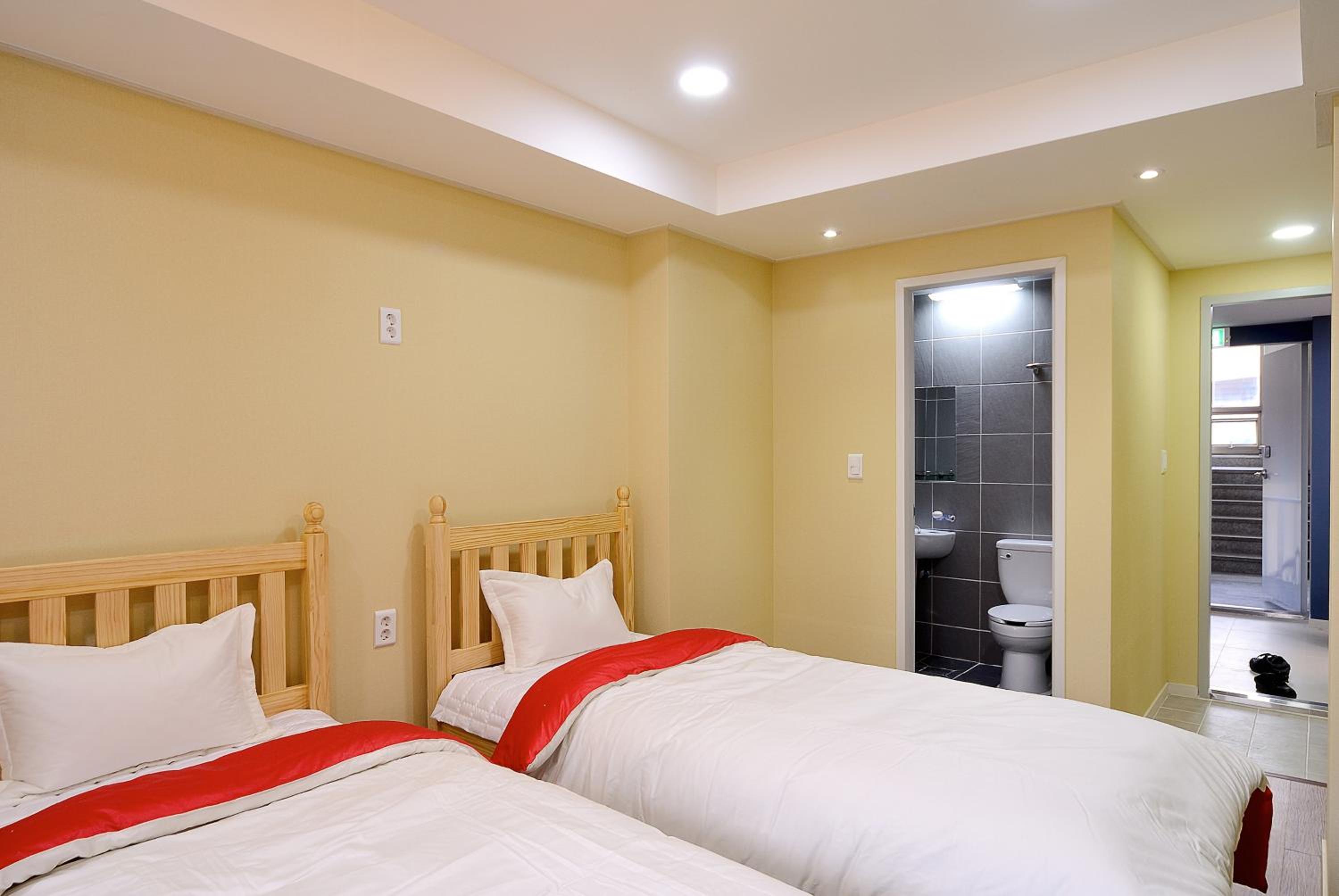 Red Guesthouse