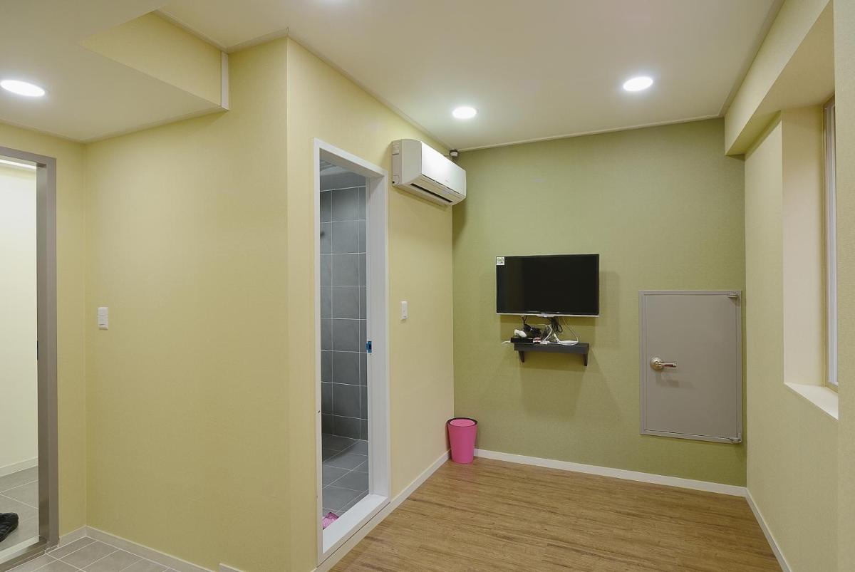 Red Guesthouse