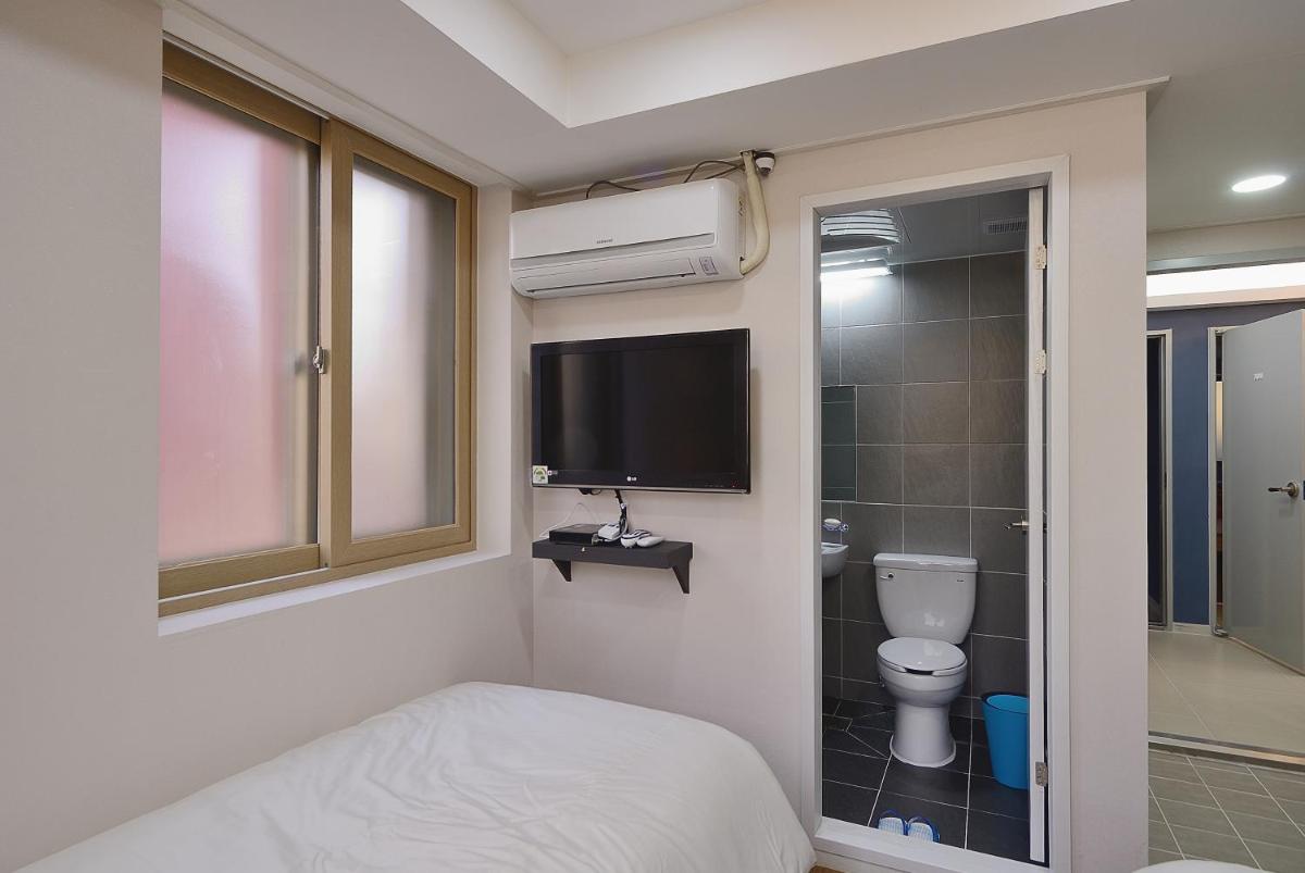 Red Guesthouse