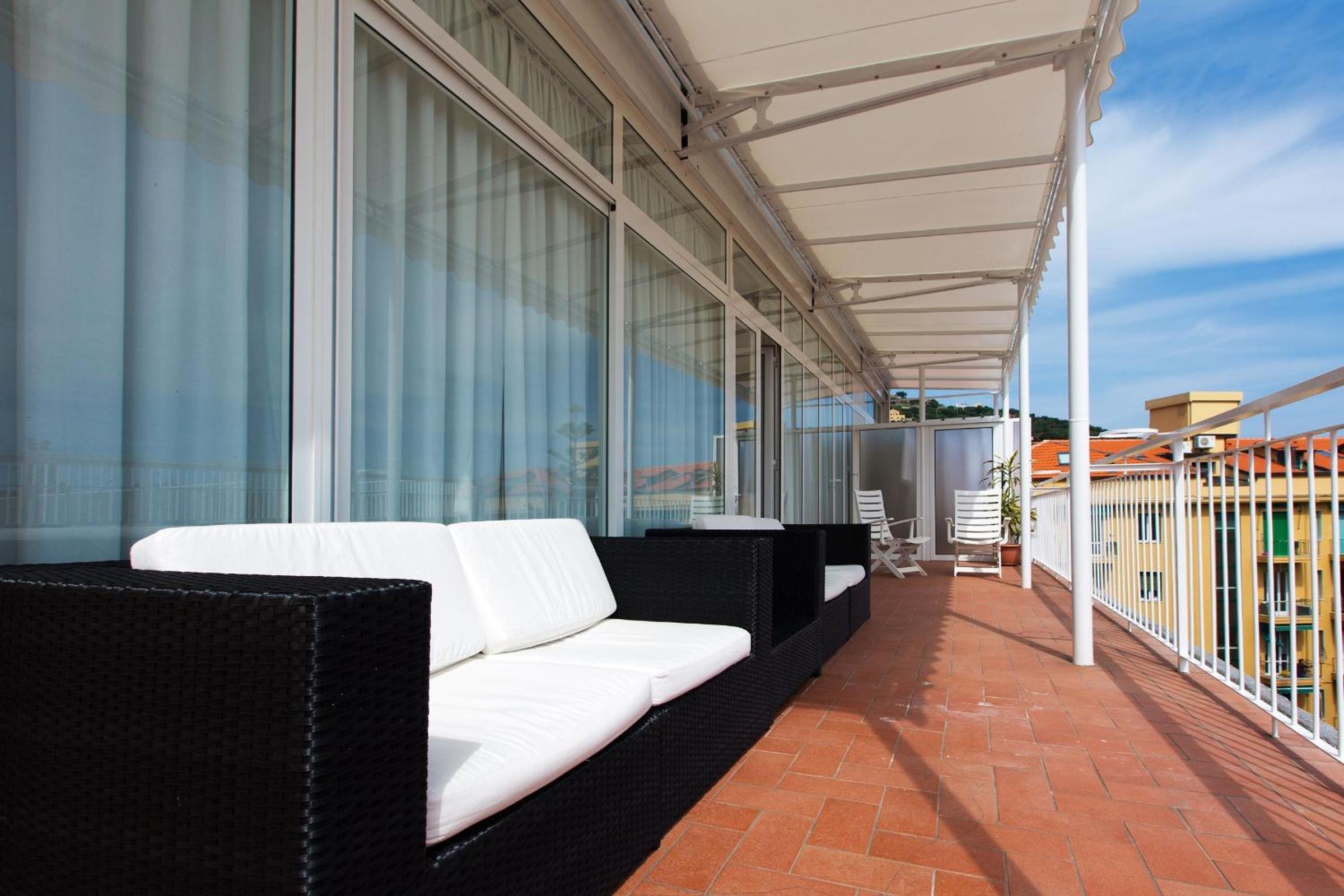 balcony