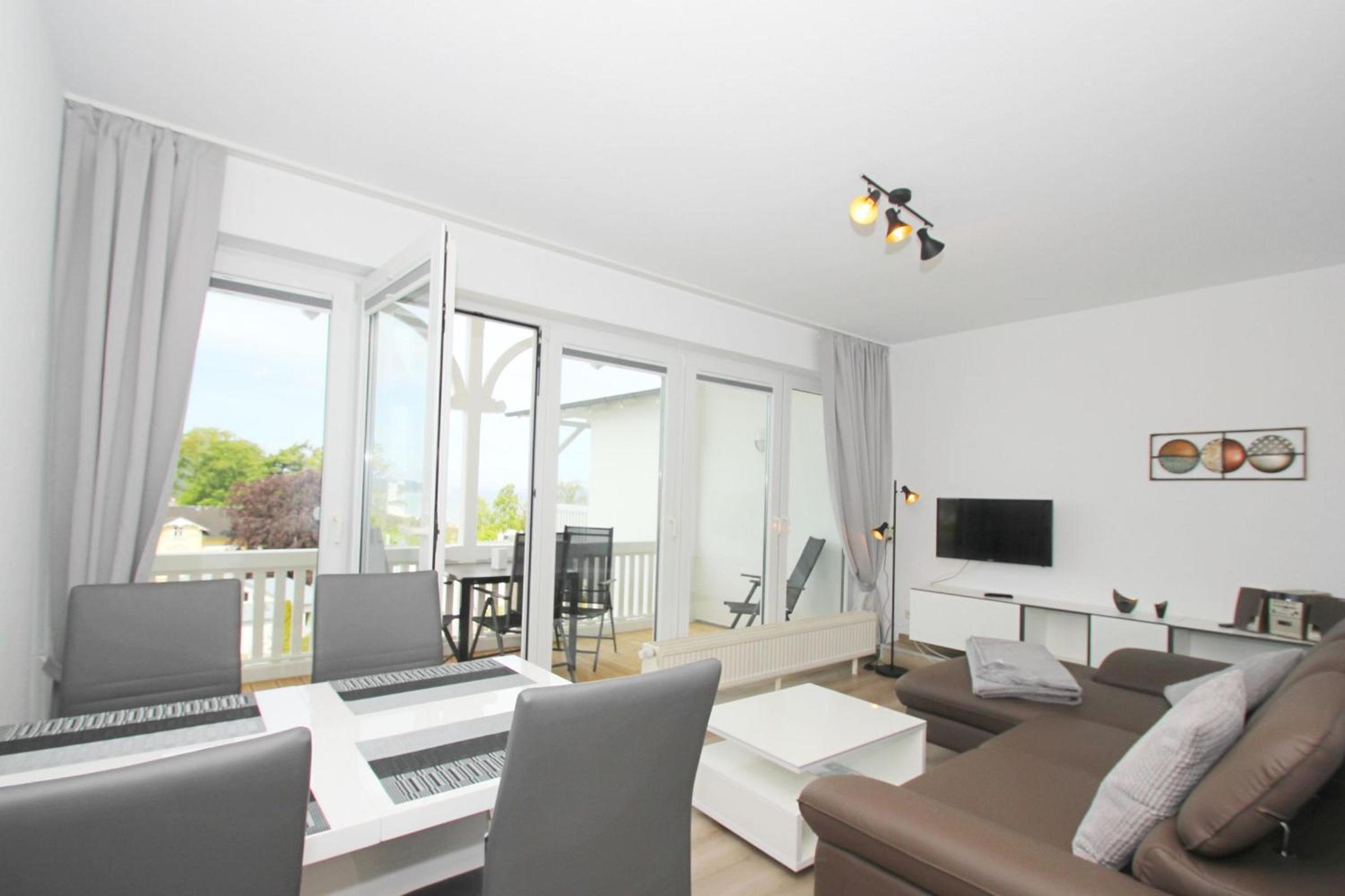 toller Meerblick vom Balkon, gratis Nutzung vom AHOI Erlebnisbad und Sauna in Sellin - Haus Nordstrand FeWo16