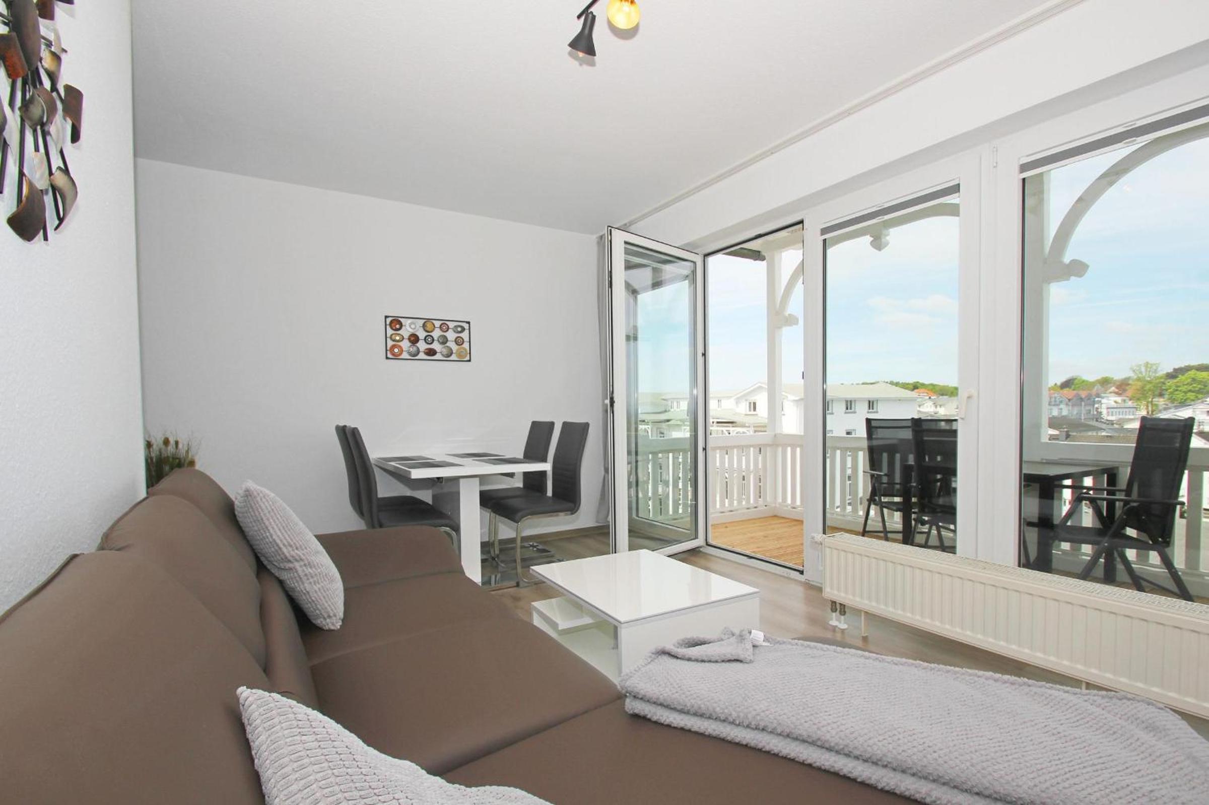 toller Meerblick vom Balkon, gratis Nutzung vom AHOI Erlebnisbad und Sauna in Sellin - Haus Nordstrand FeWo16