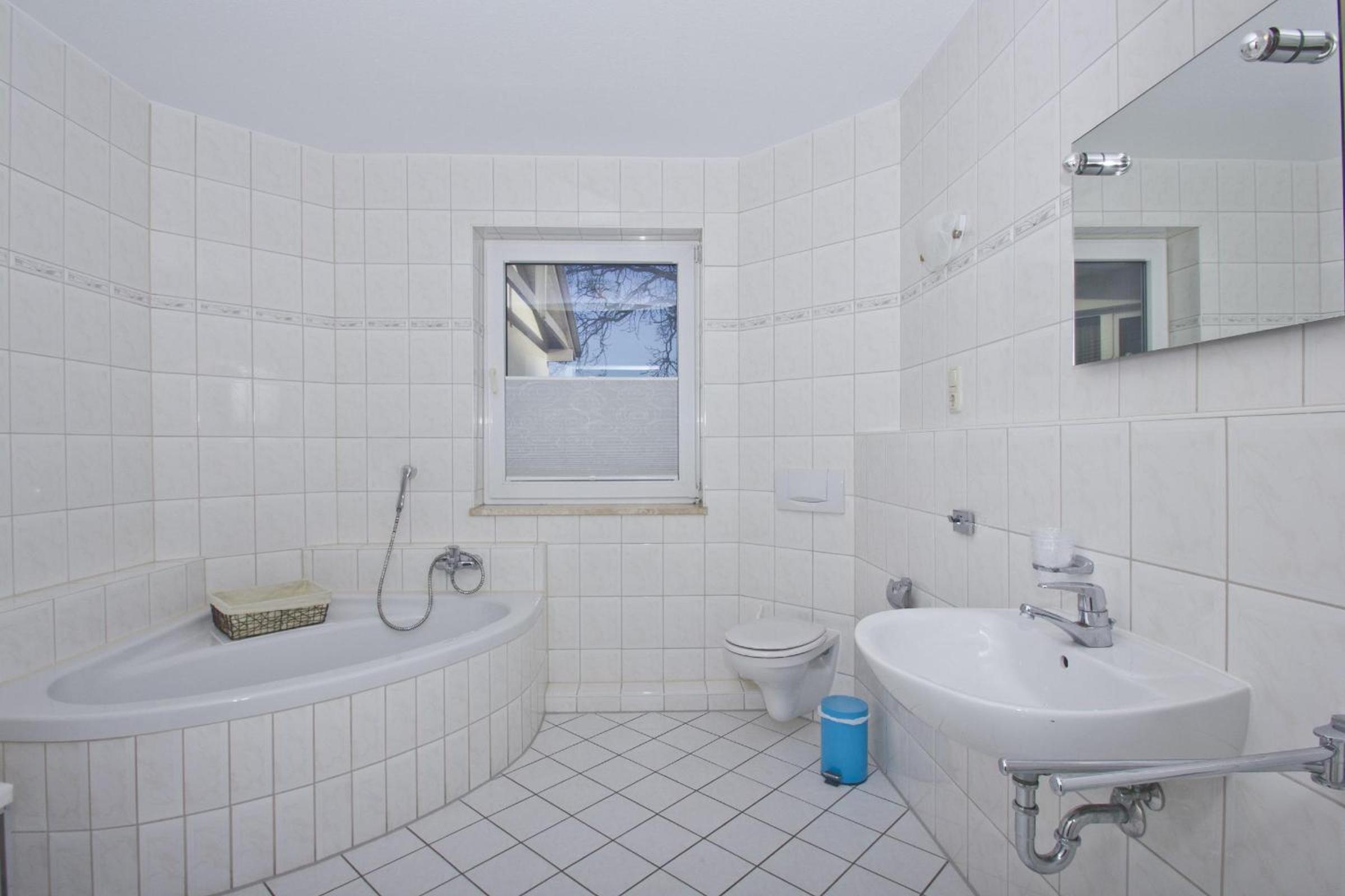 toller Meerblick vom Balkon, gratis Nutzung vom AHOI Erlebnisbad und Sauna in Sellin - Haus Nordstrand FeWo16
