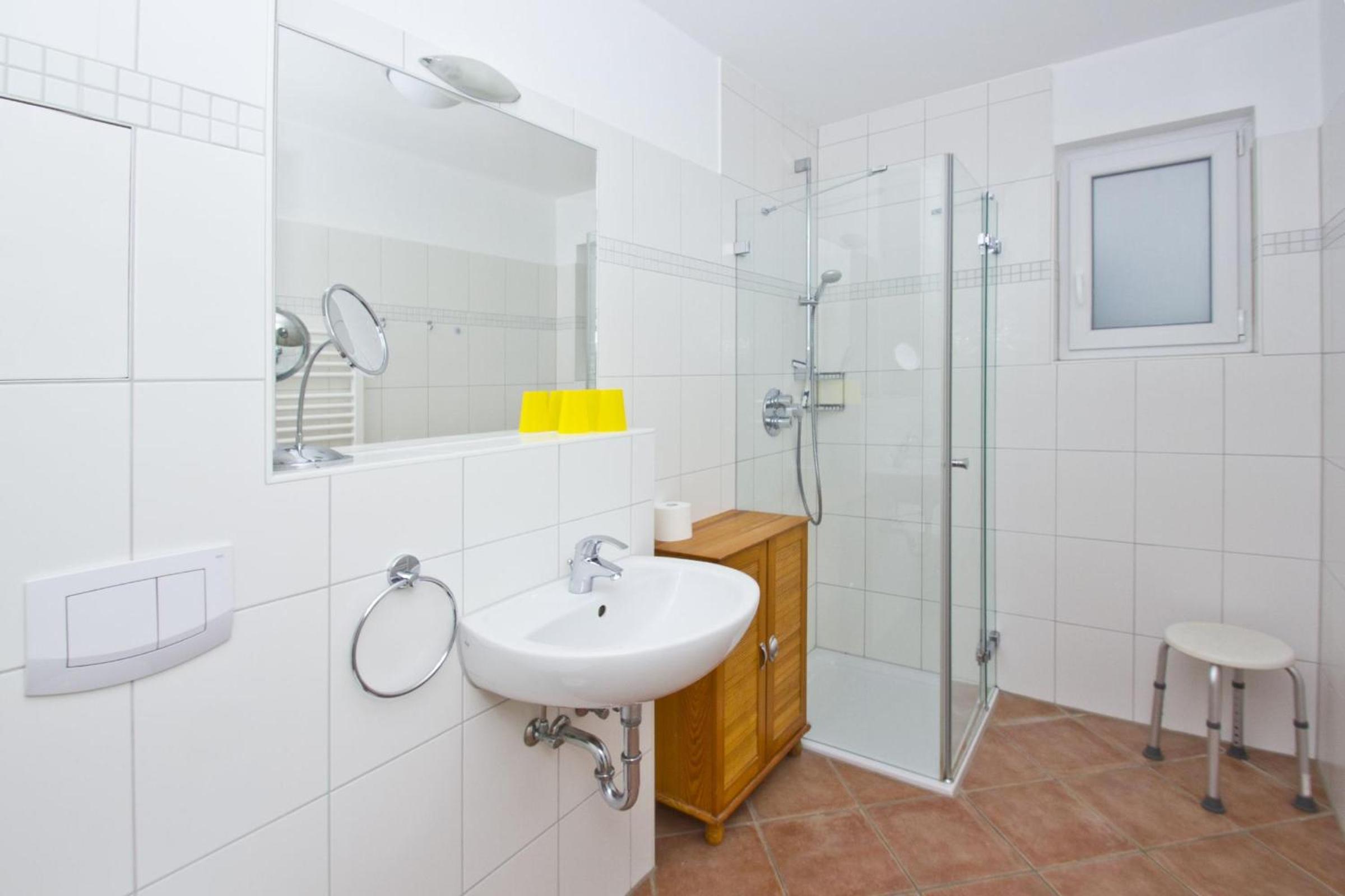 Villa Elisenhof Ferienwohnung 2 mit gratis Sauna- und Schwimmbadnutzung im AHOI Sellin view 5
