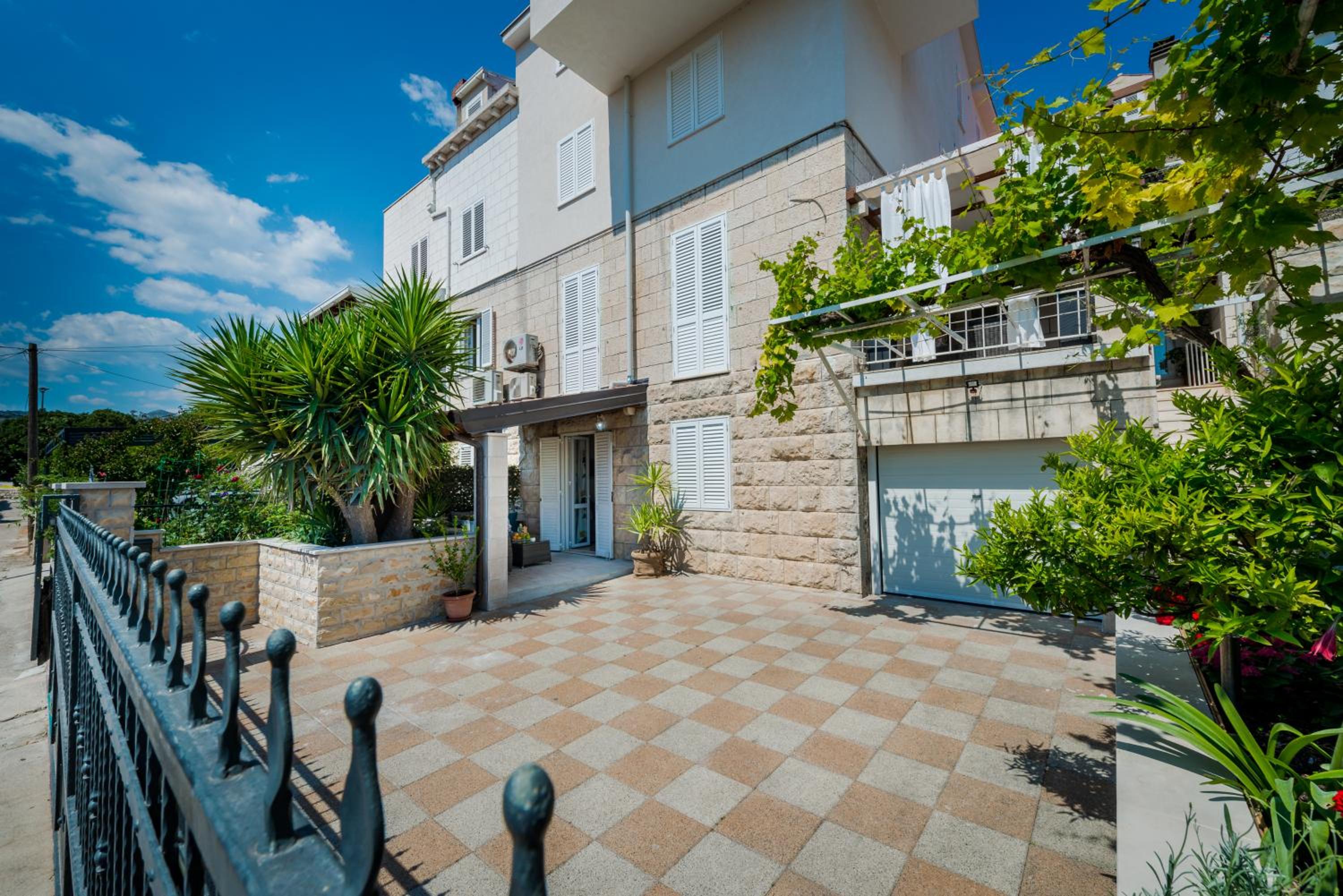 Superior Stunning Apartment Gravosa with a FREE parking