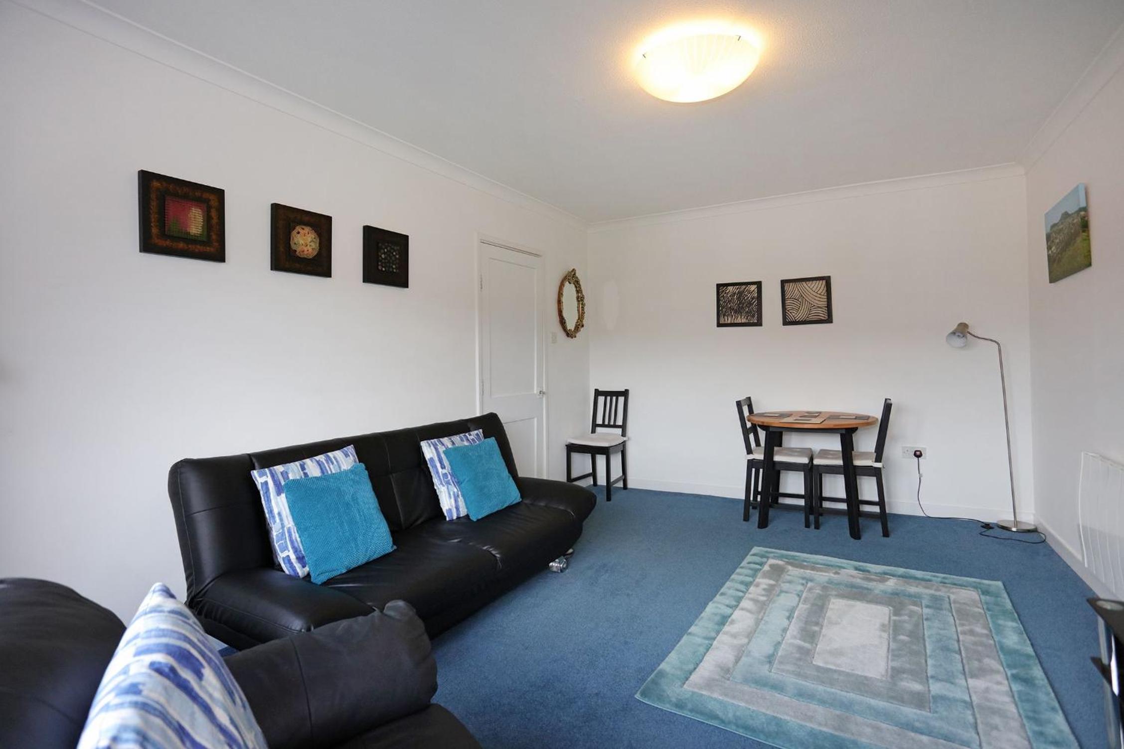 Ideal Central Edinburgh location with free on-site private parking view 4