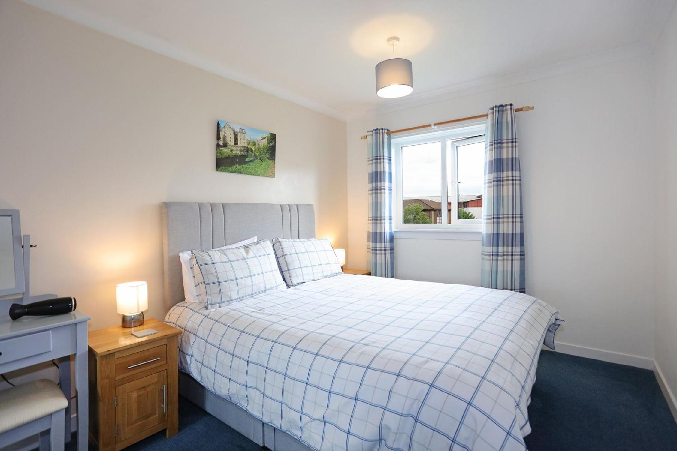 Ideal Central Edinburgh location with free on-site private parking view 3