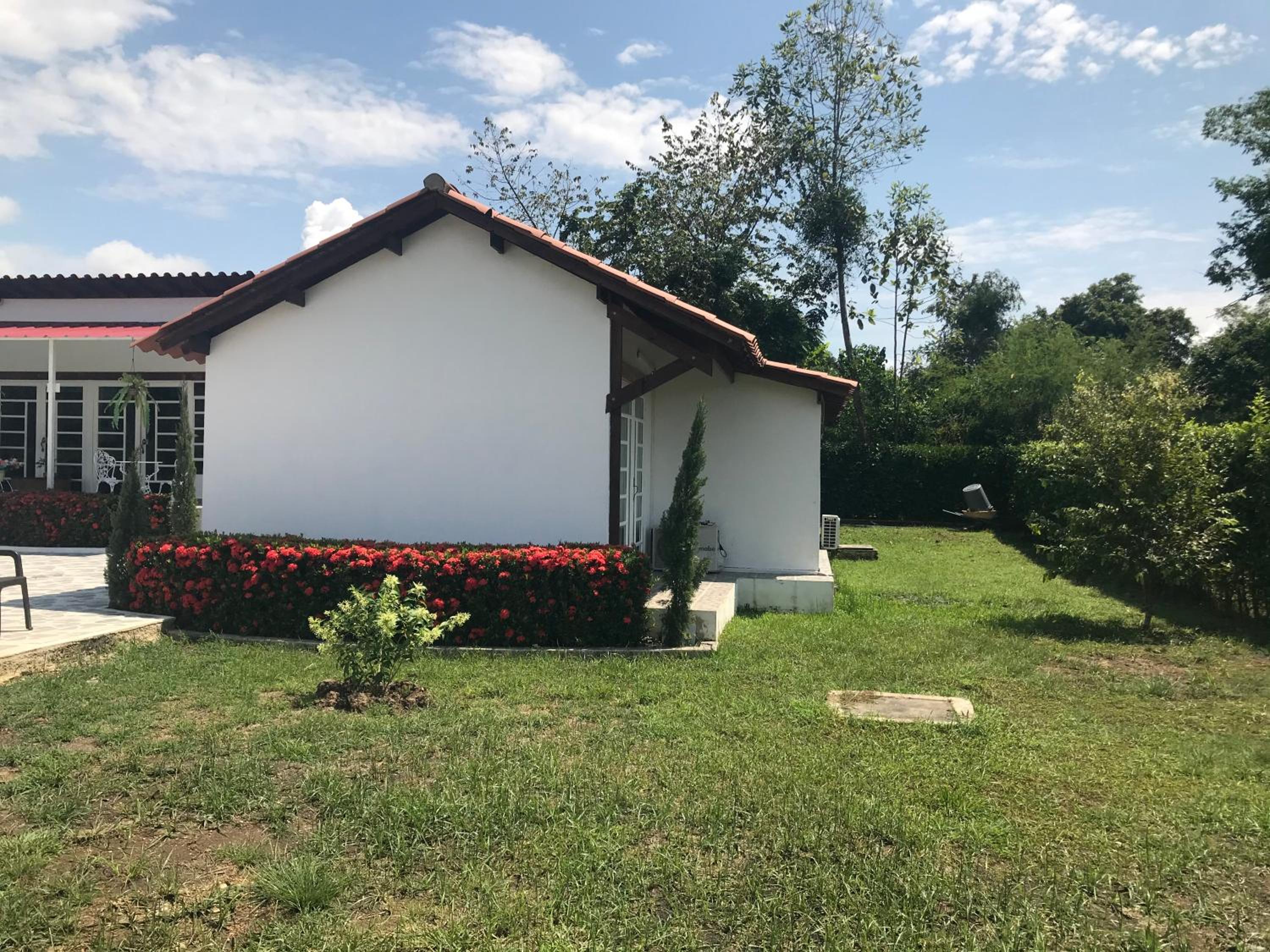 Hermosa Casa de campo grande con aire acon,wifi,piscina,billar !villa ensueño !