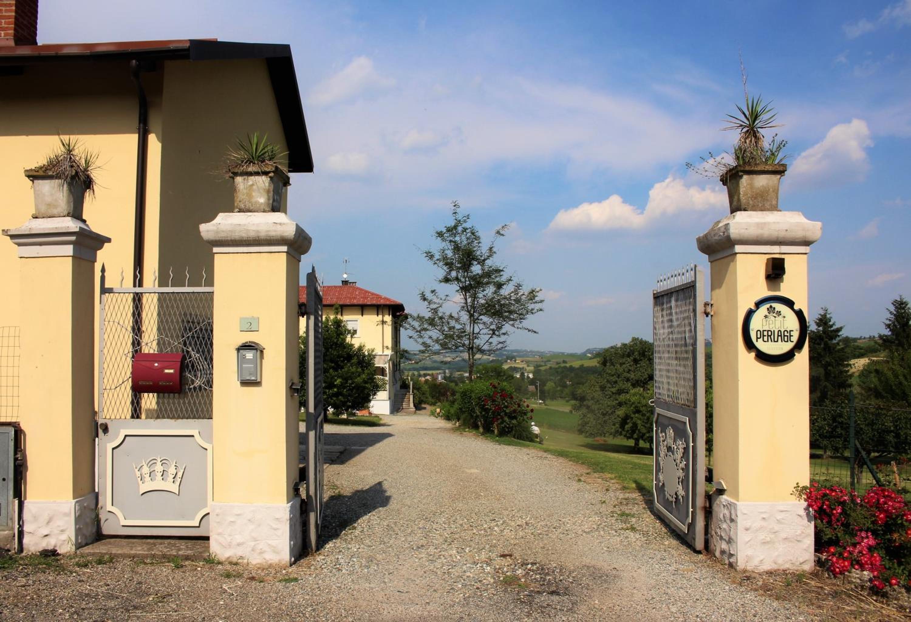 Maison Petit Perlage B&B and Champagne view 2