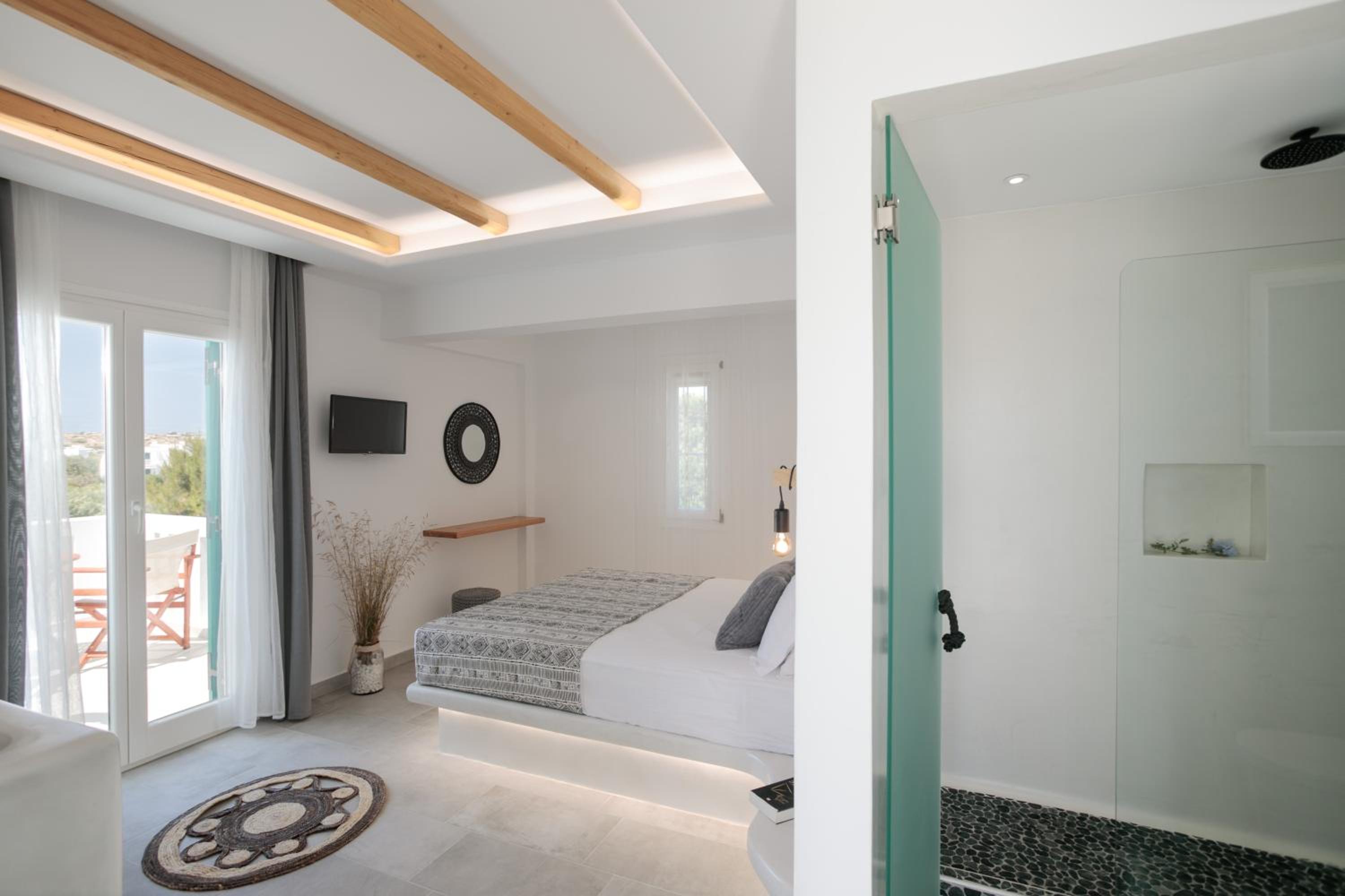 Iades Studios & Apartments