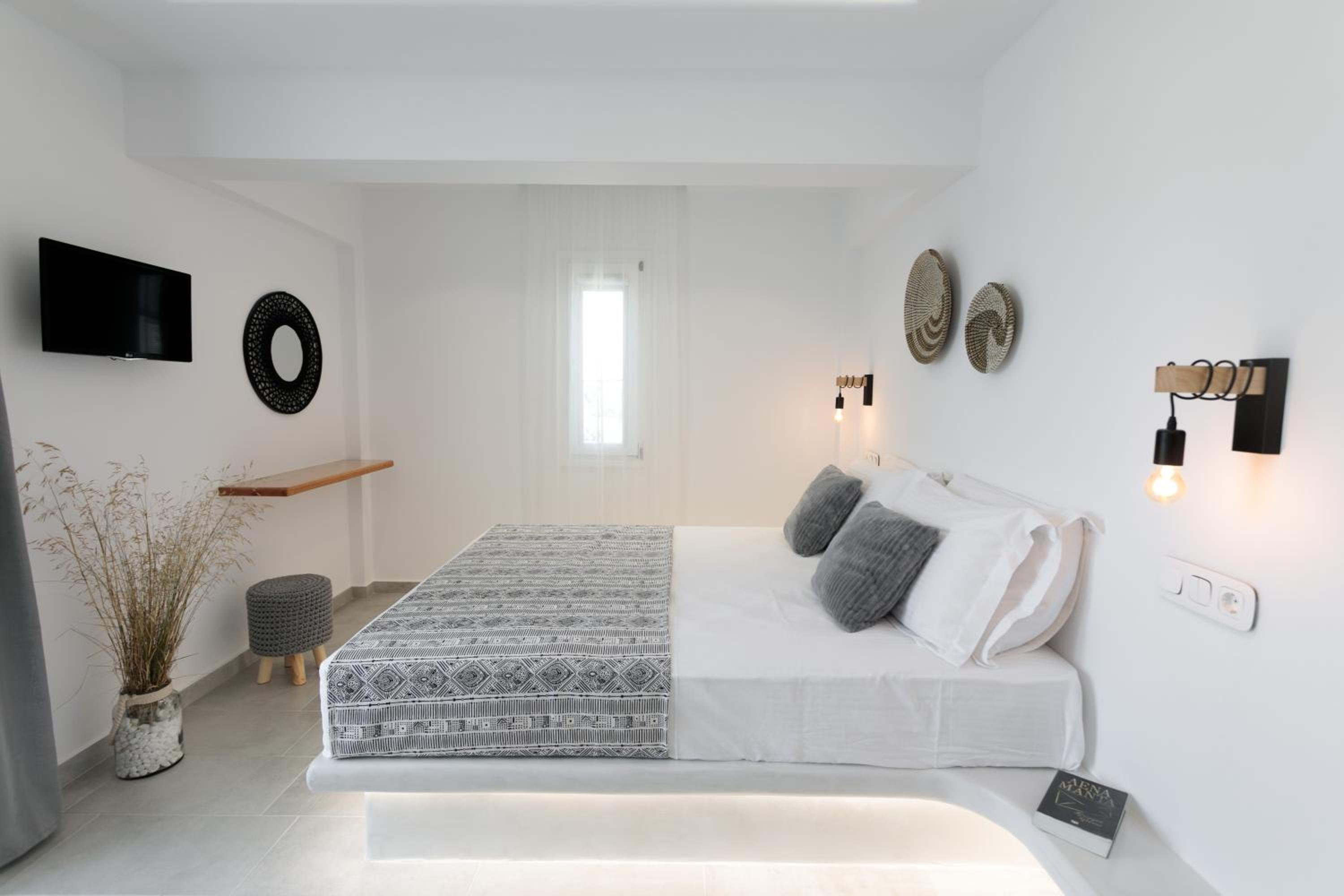 Iades Studios & Apartments