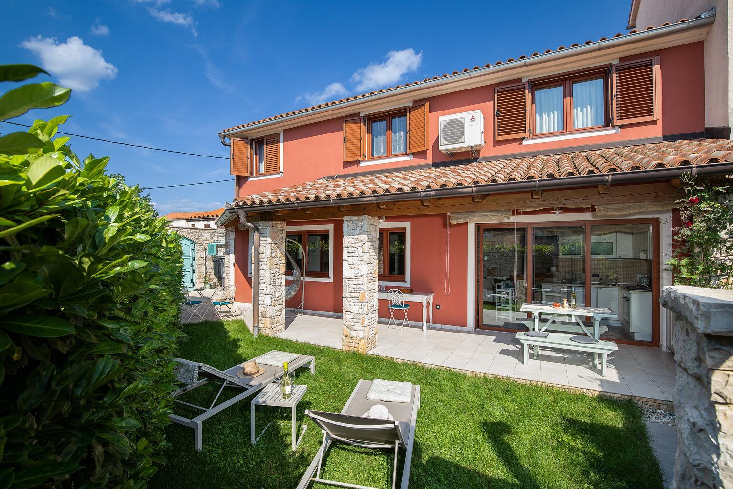 Hotel PoIai Stonehouse with Jacuzzi - Image 1