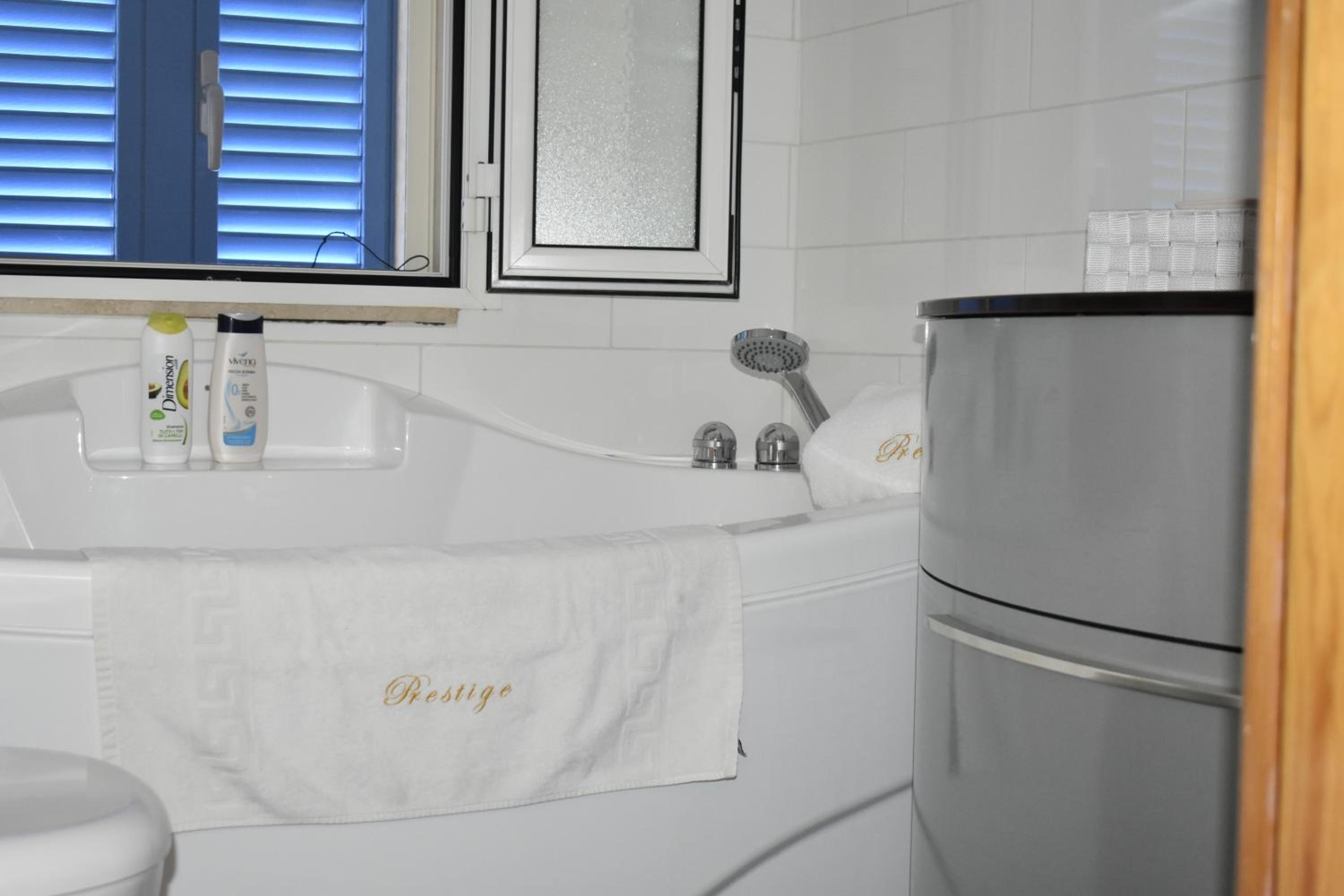 B&B Prestige en Polignano a Mare — bathroom