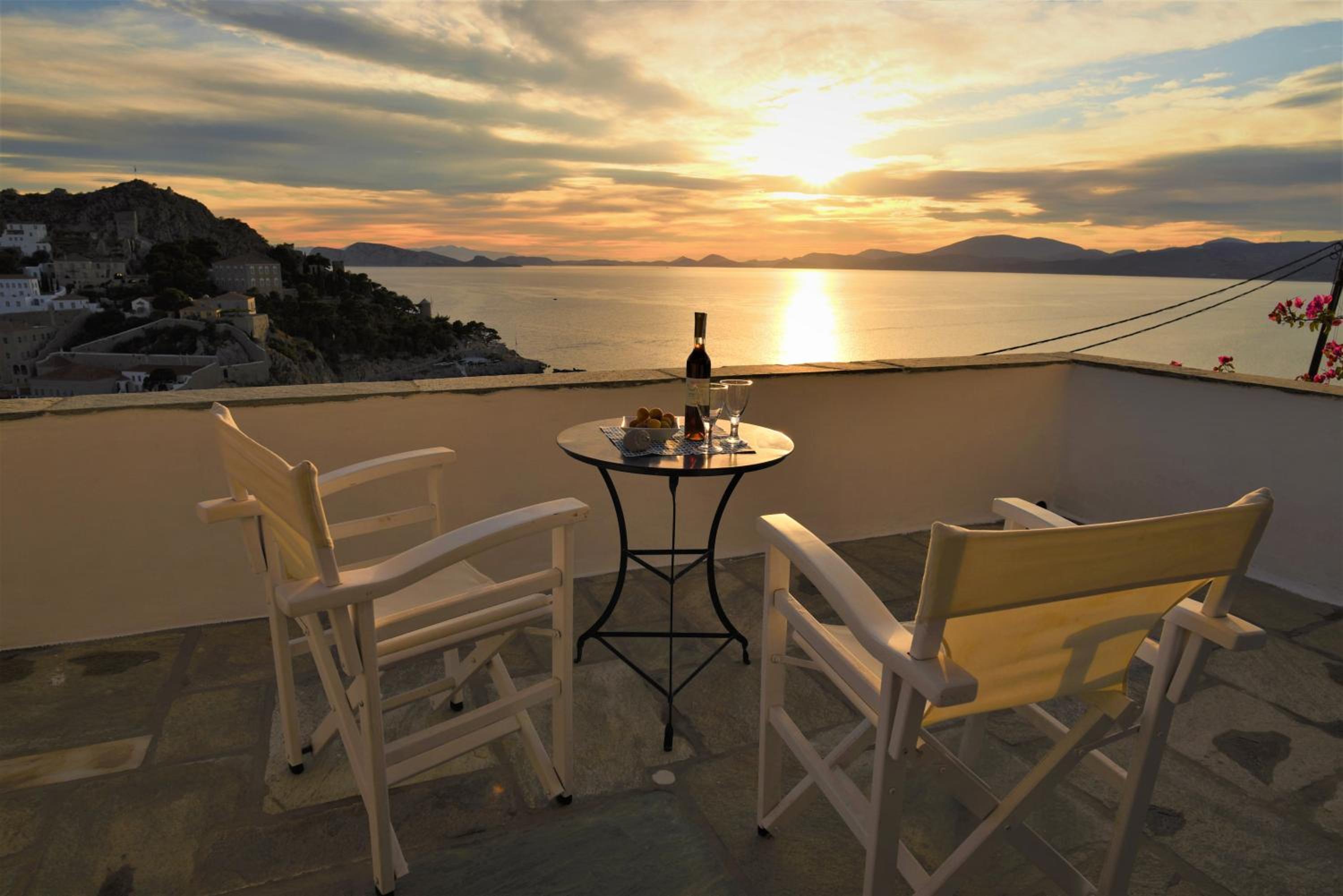 Hotel Villa Sunset Hydra - Image 1