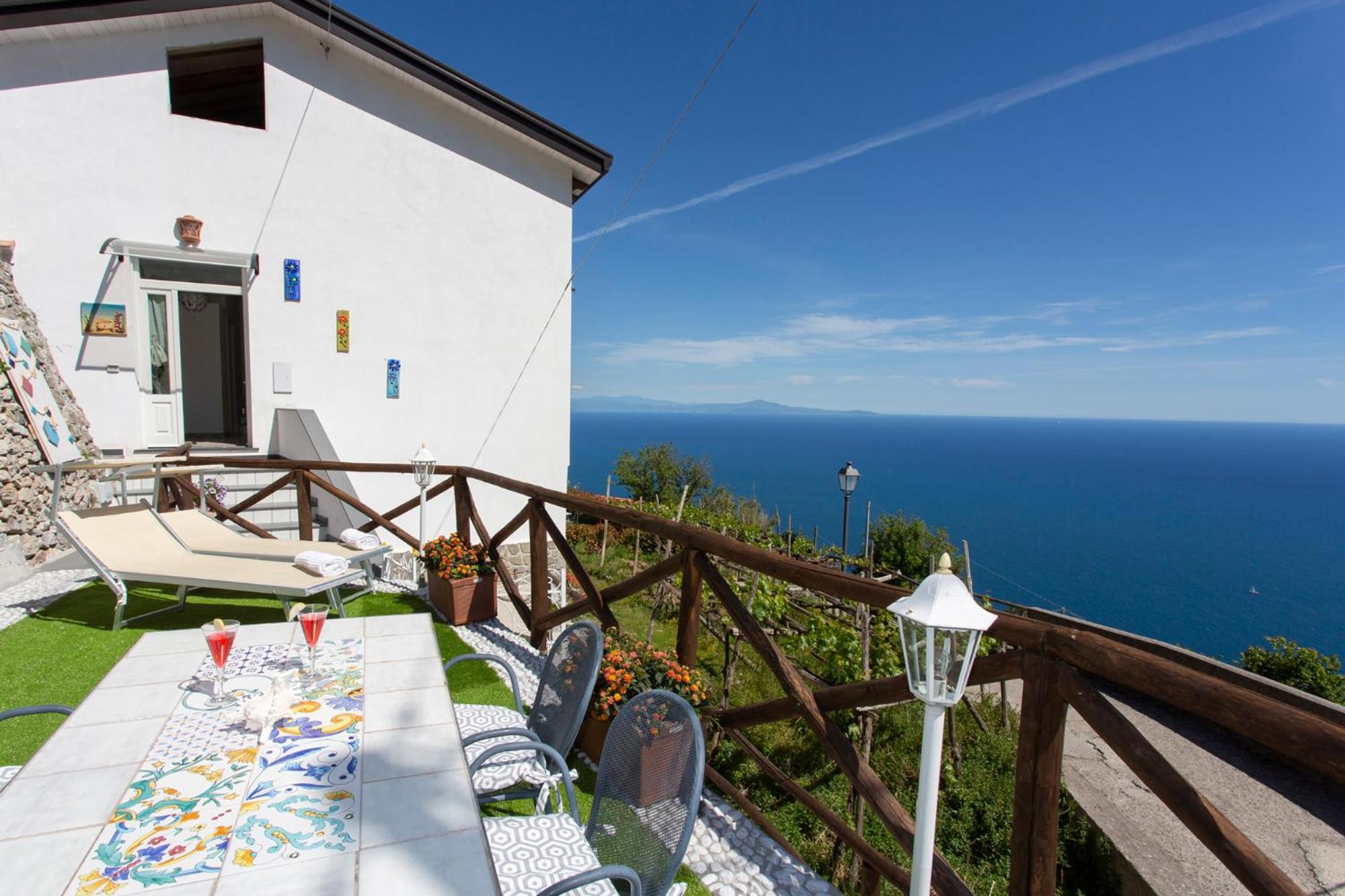 Holidays Perla d'Amalfi - Live the Coast & Private Parking photo 3