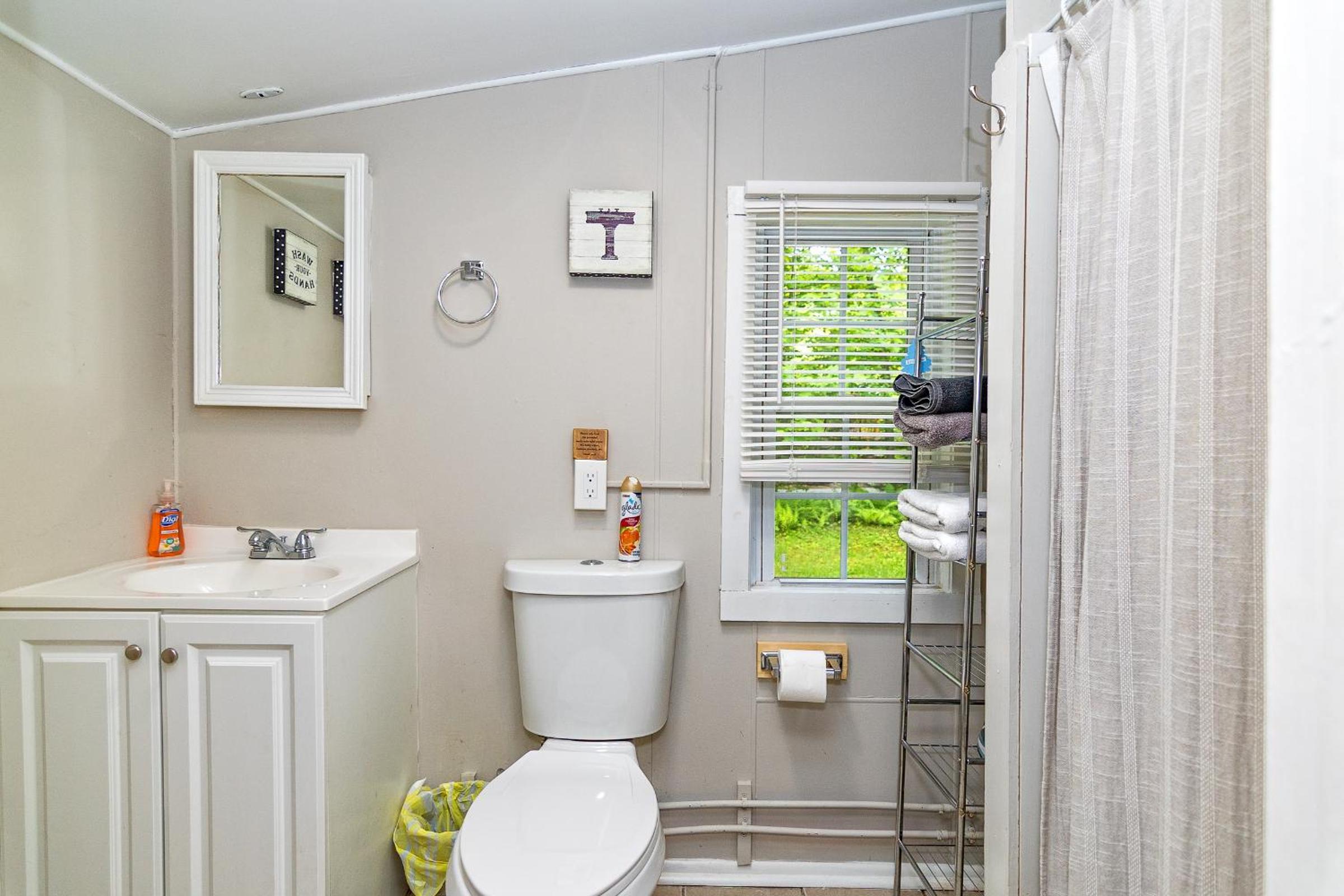 Camelback cottage - on ONE ACRE & near local attractions view 2
