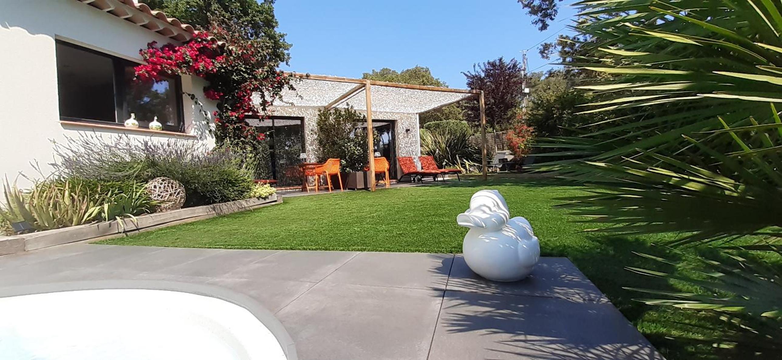 Le Clos des Barelles view 2