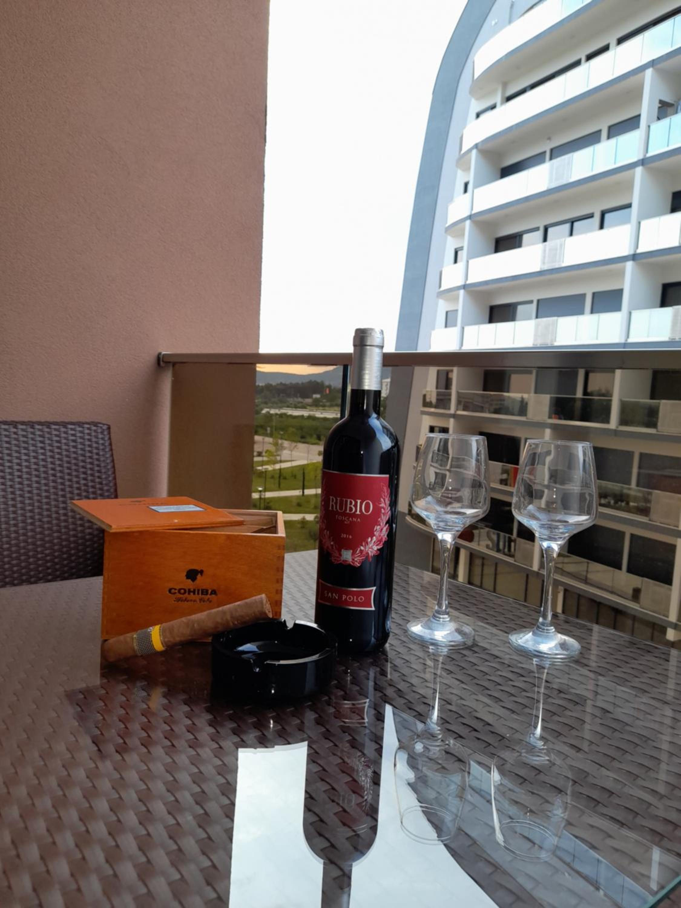 Rent apartment lux soho city Bar