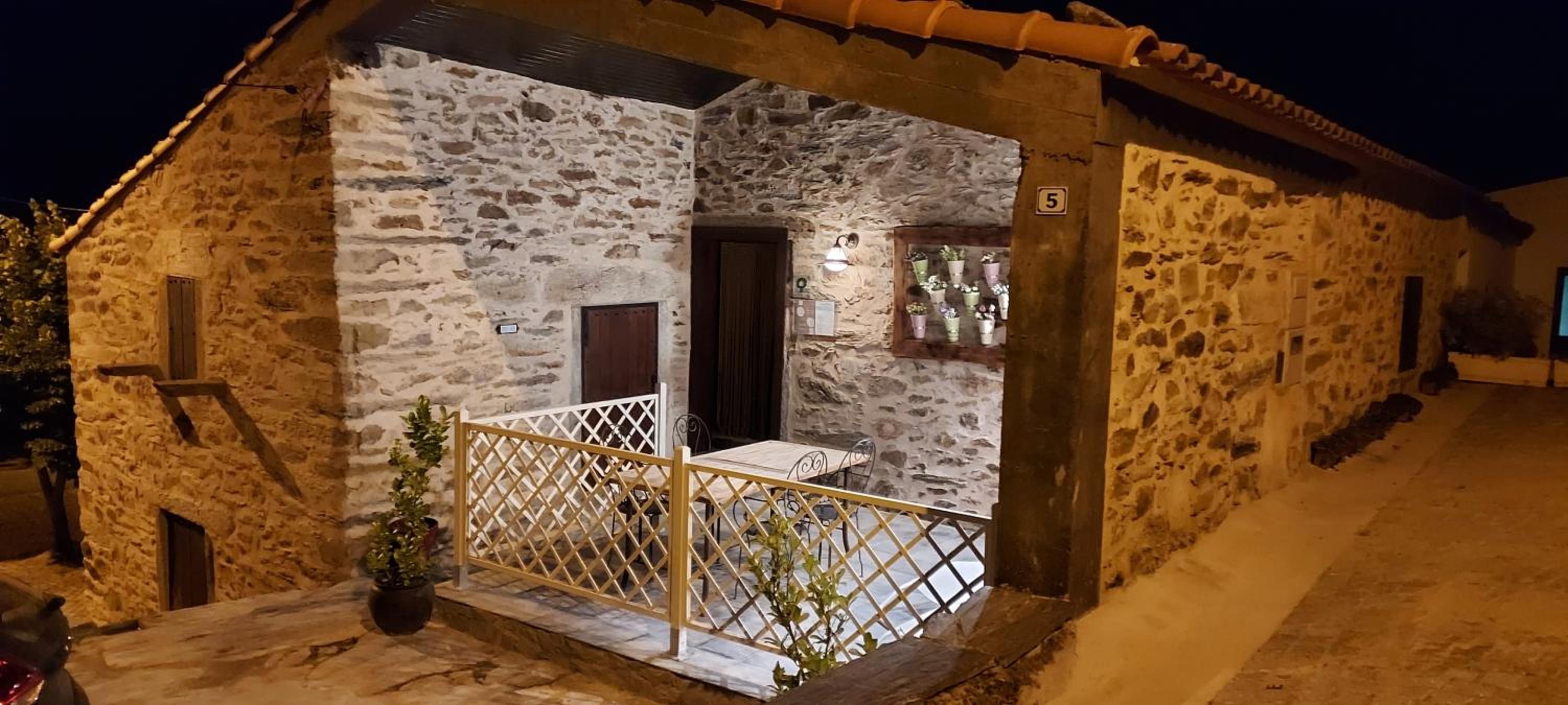 Casas de Xisto view 2