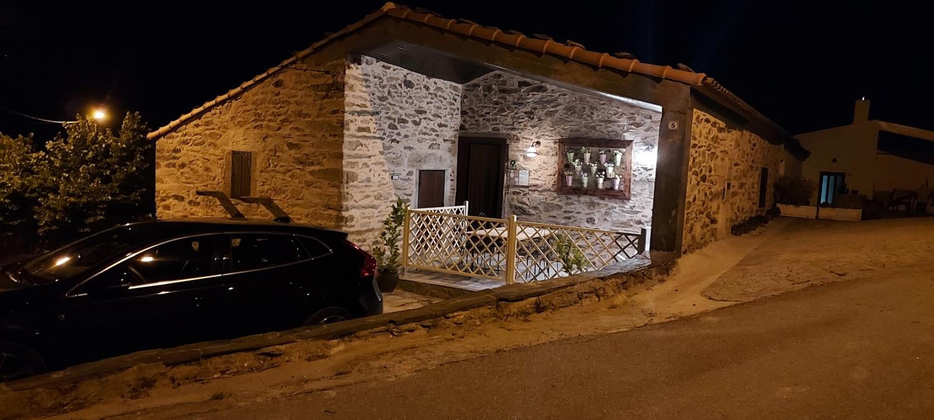 Casas de Xisto view 3