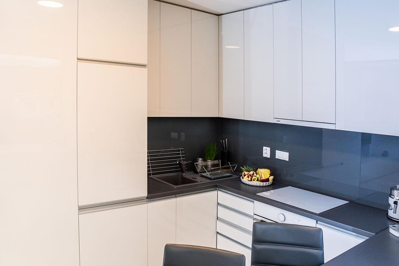 Apartment,private parking, balcony, smart check in view 5