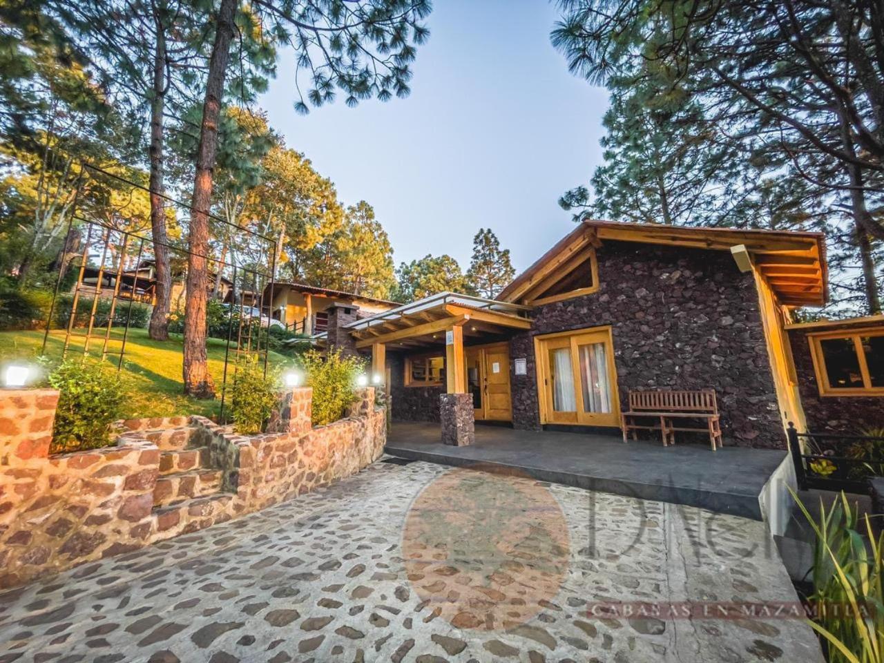 Hotel Dnellys/cabana Roja