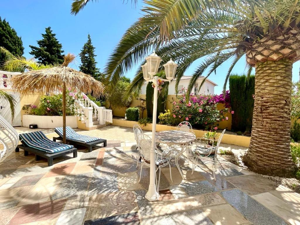 Villa Eva Asiana Guesthouse with shared POOL near the beach photo 3