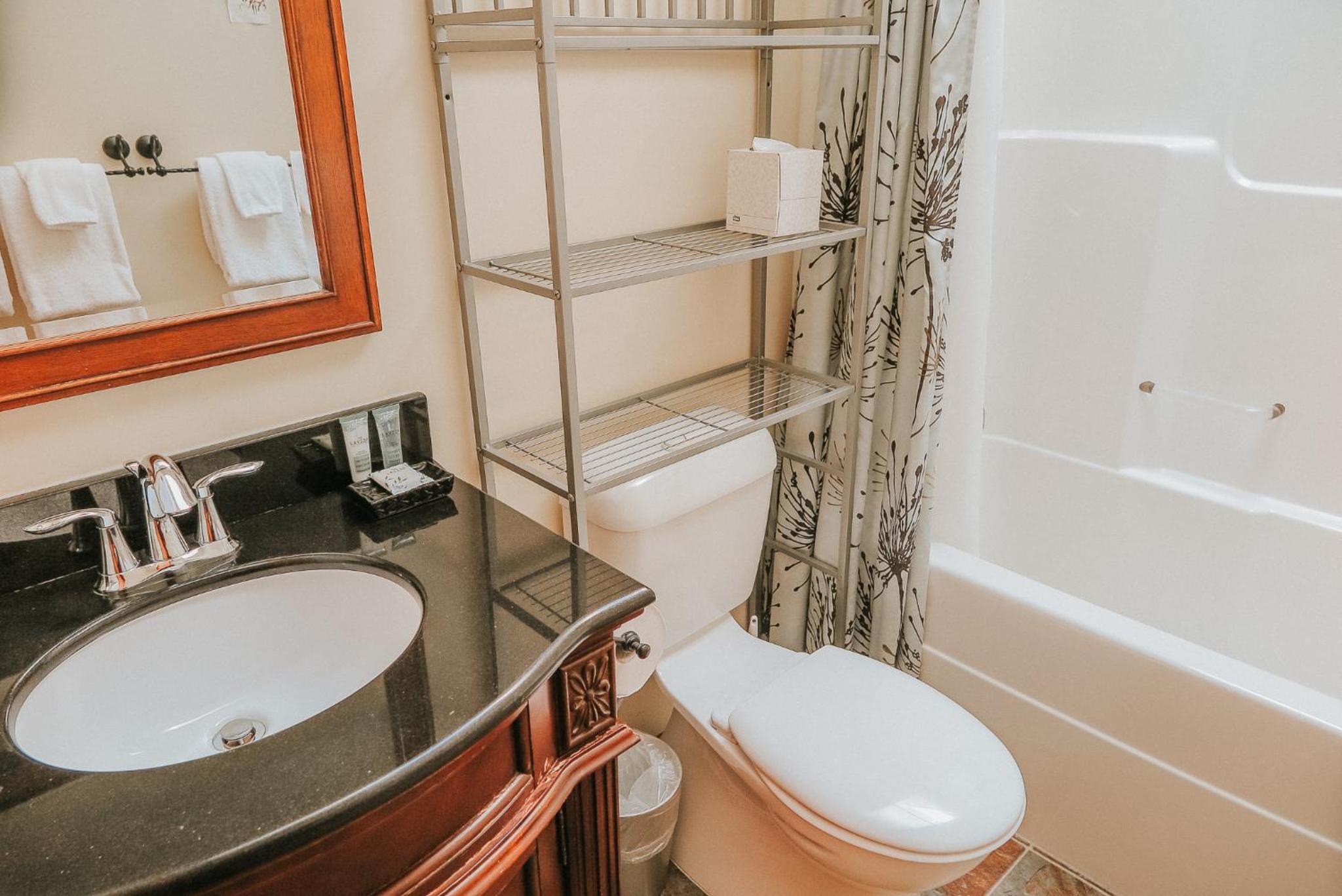 Tofino Vacations - Cobble Wood and Bird Sanctuary Guest Houses - Property Image 88