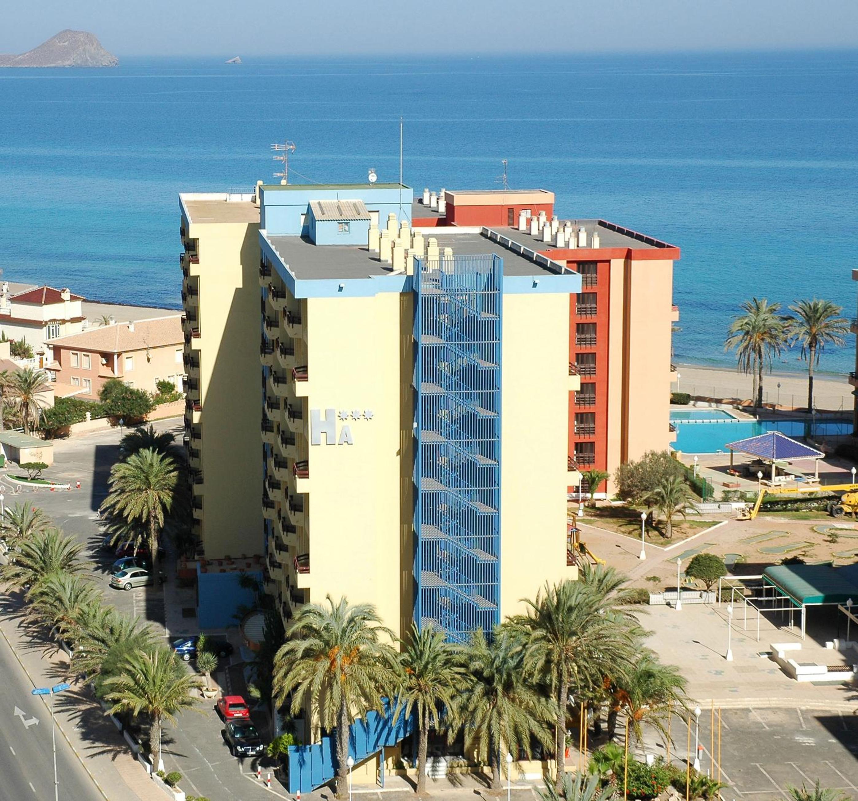 Hotel Apartamentos Londres La Manga - Image 1