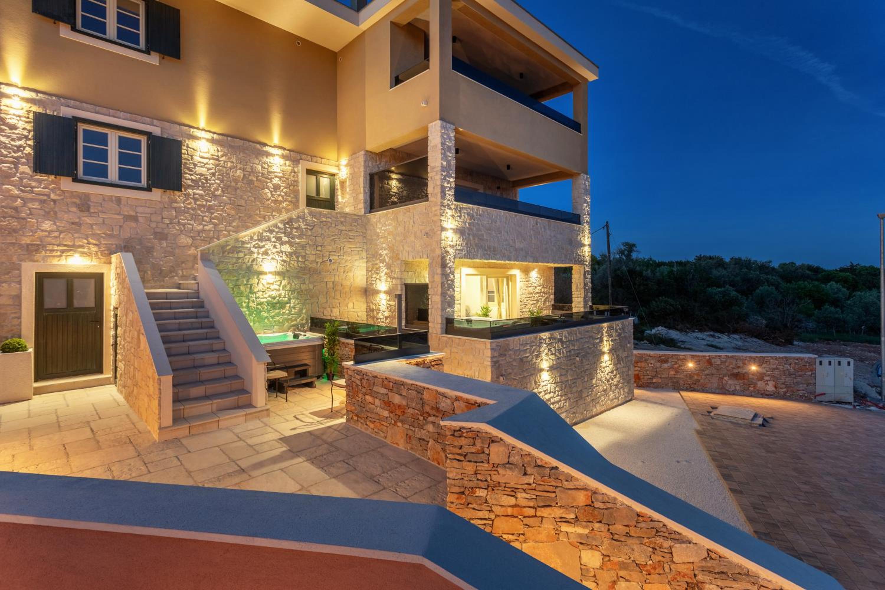 TEONA Luxury Apartment with jacuzzi and terrace sea view view 2