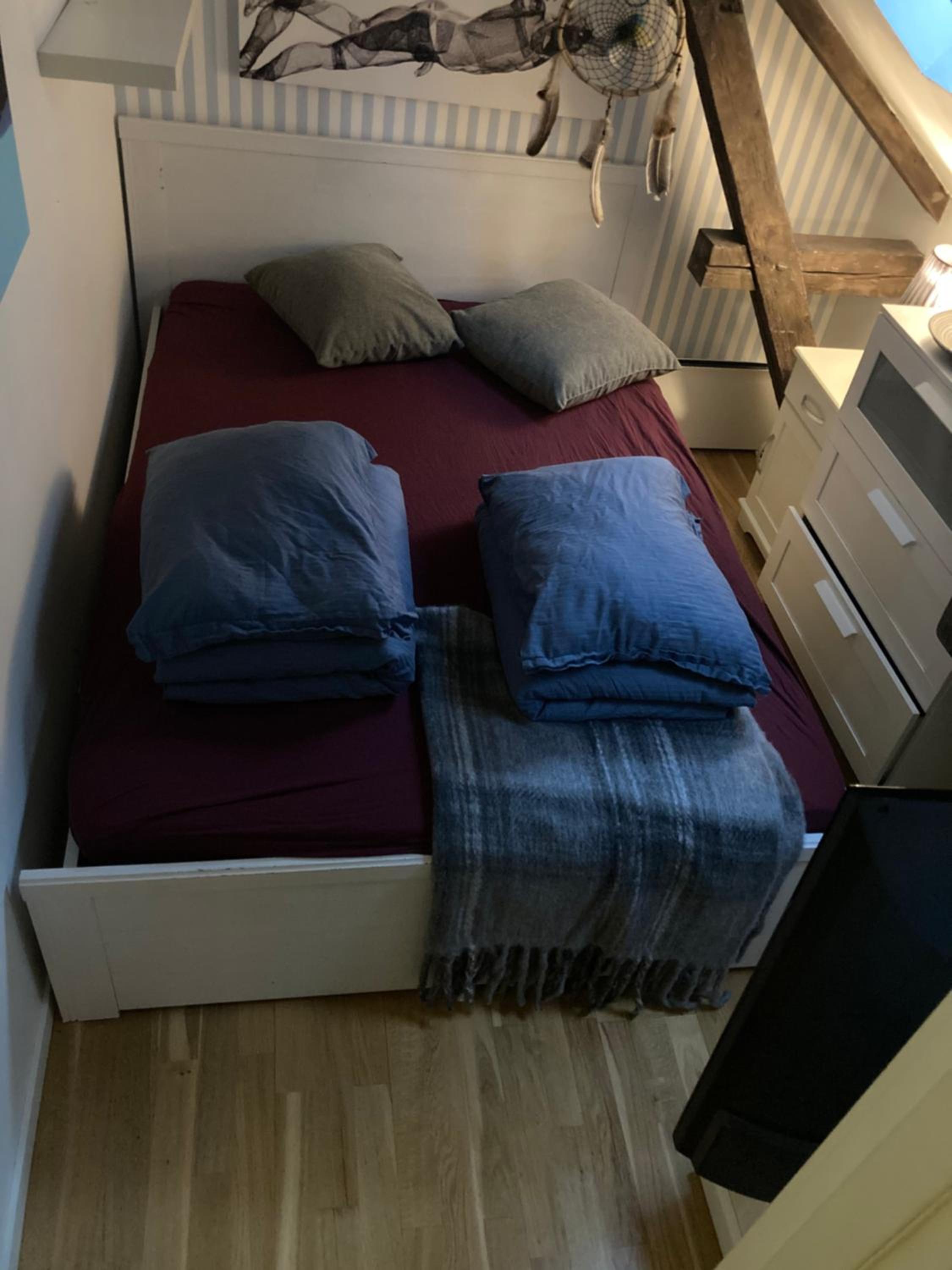 Ålesund downtown loft room with shared bathroom view 3