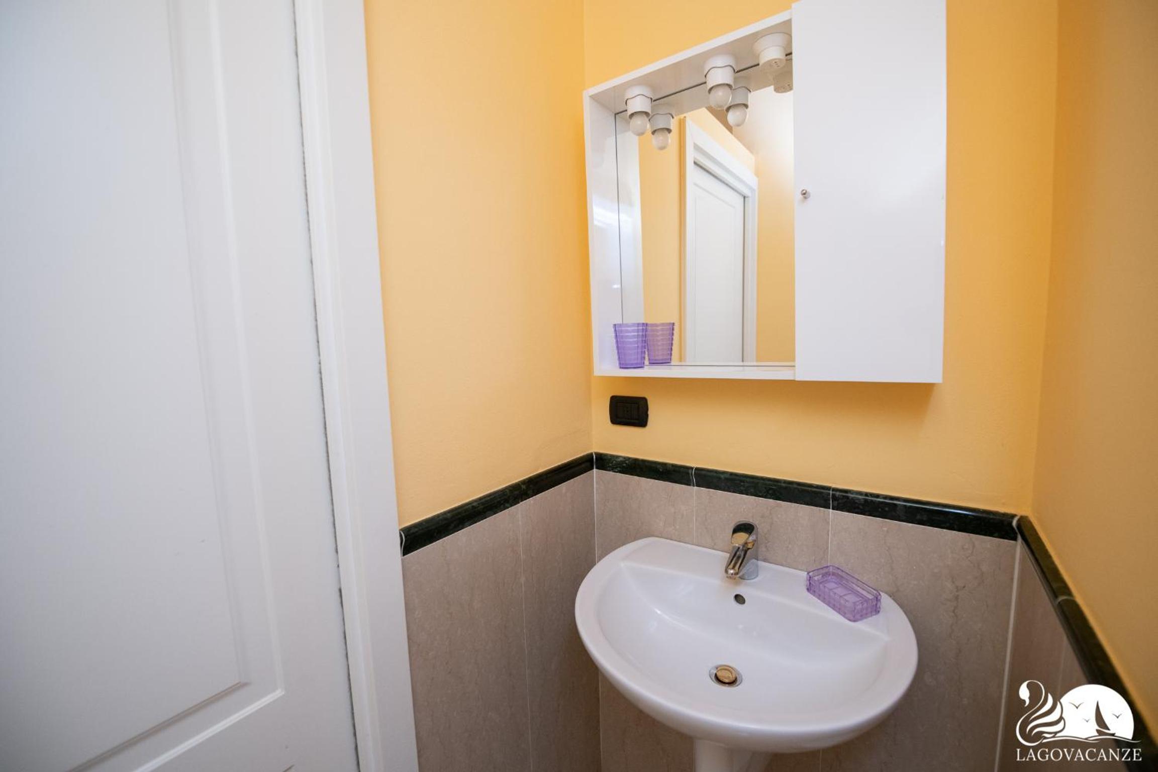 Feeling House en Salò — bathroom