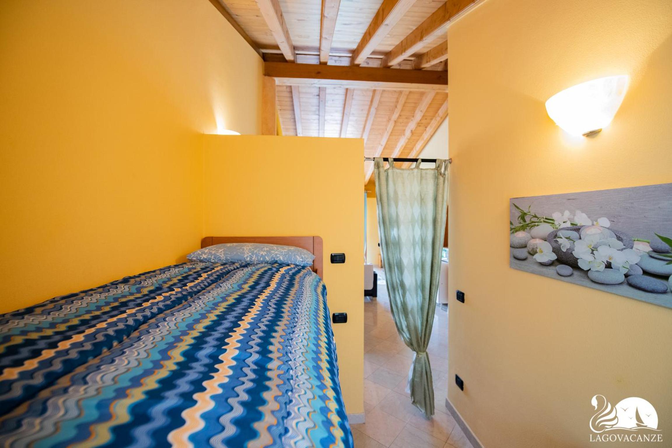 Feeling House en Salò — hotel room
