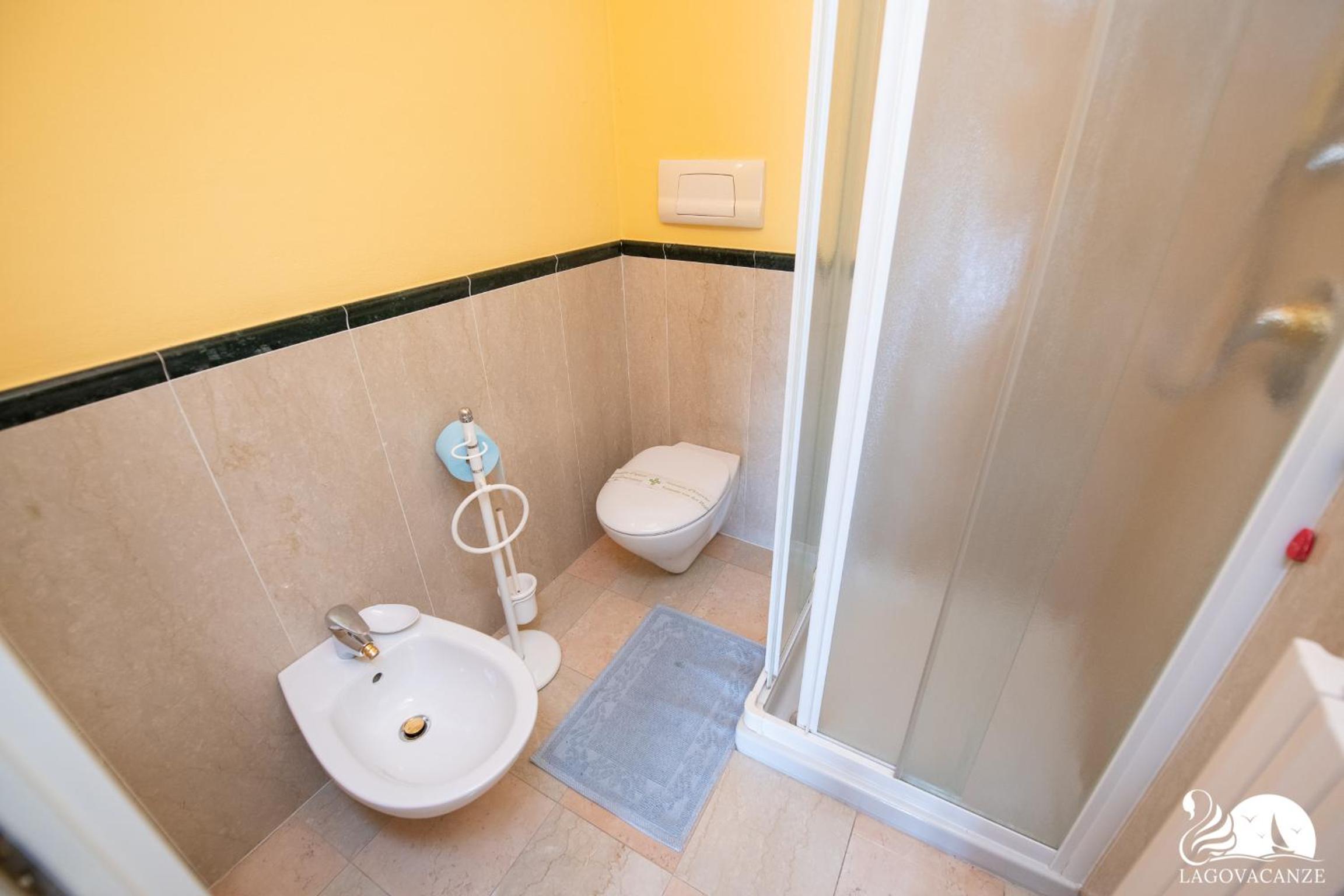 Feeling House en Salò — bathroom